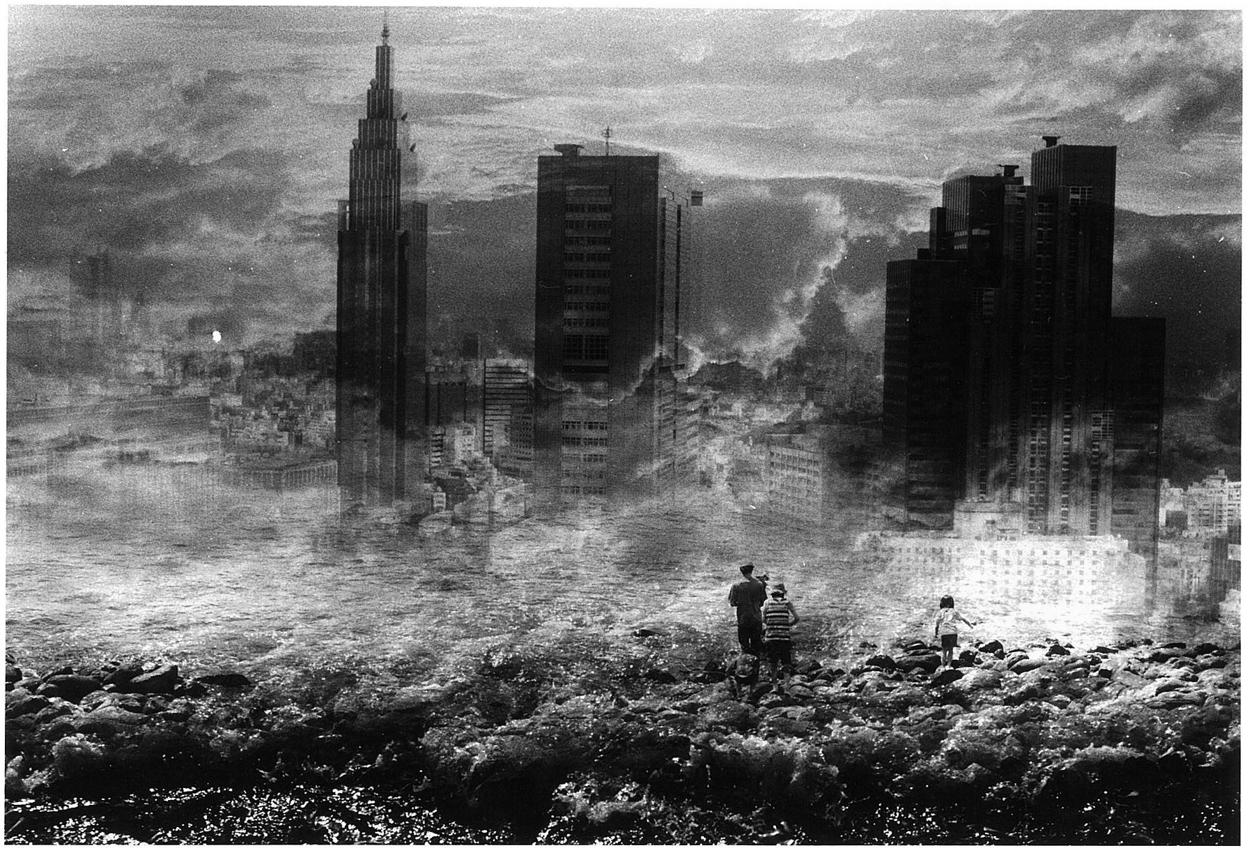 Kosuke Kawamura Black and White Photograph – WARNING #29 - Kosuke, Fotografie, Kunst, Abstrakt, Schwarz-Weiß, Stadtbild