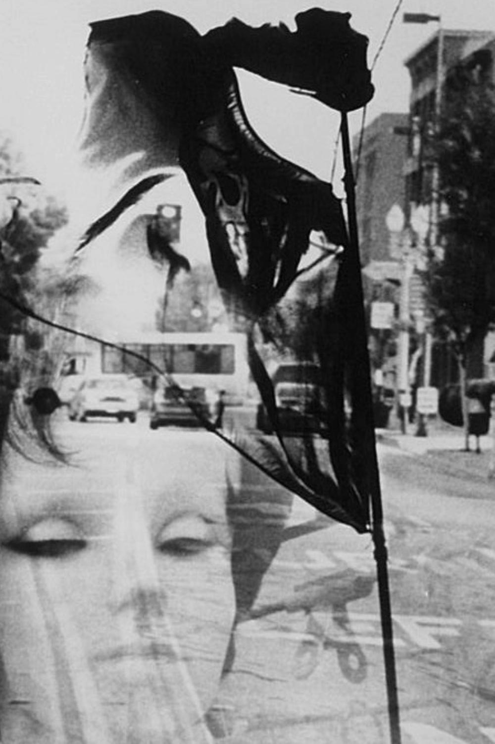 Kosuke (*1986, Japan)
WARNUNG NR. 13, 2008
Silber-Gelatine-Druck
Bild 50,8 x 61 cm (20 x 24 in.)
Rahmen 57,5 x 74,5 cm (22 5/8 x 29 3/8 in.)
Auflage 15, plus 3 AP's; Ed. no. 4/15
Gerahmt

Kosukes Arbeiten sind stark von den Werken etablierter