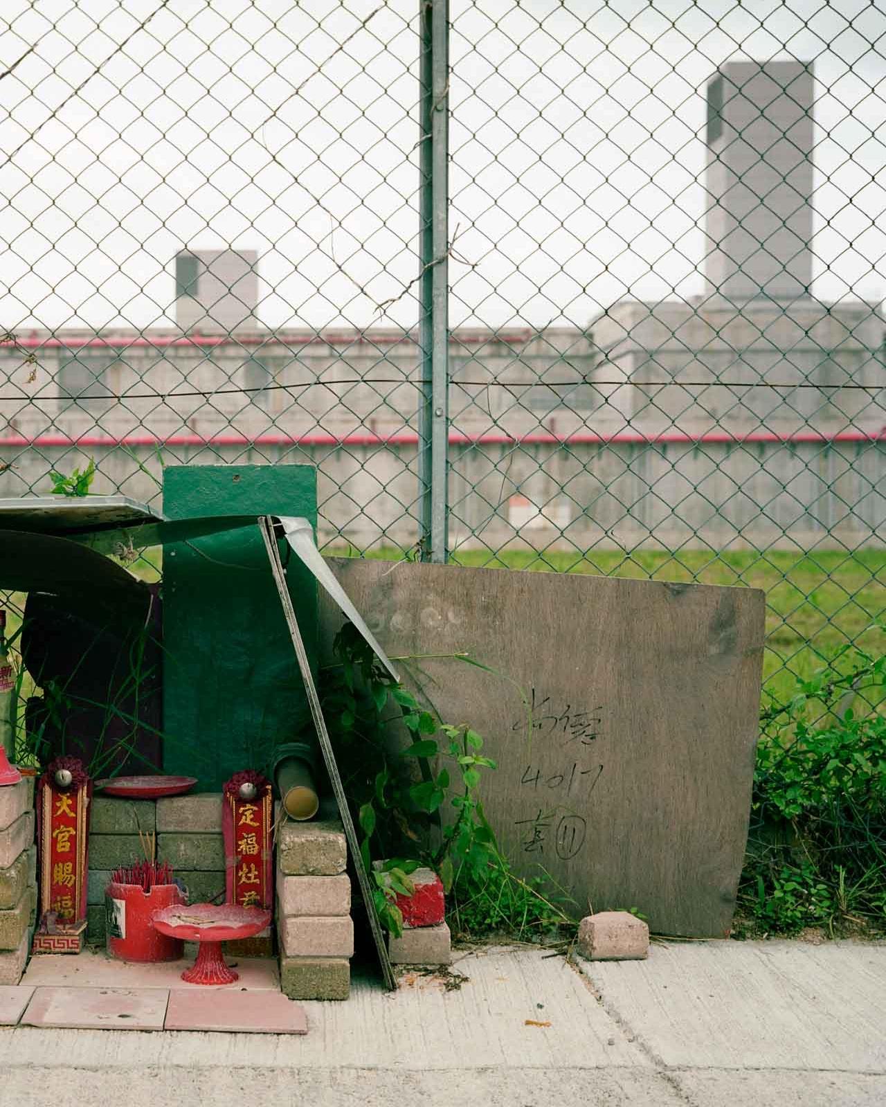 back door 37 – Michael Wolf, Cityscapes, Colour, Hong Kong, Street Photography For Sale 2