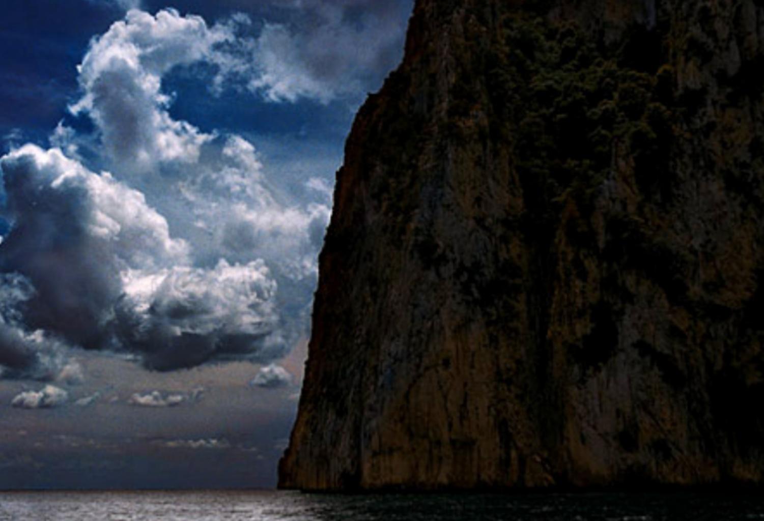 Ohne Titel #1 - CL SH655 N1 Bill Henson, Monochrom, Landschaft, Wasser, Berg im Angebot 3