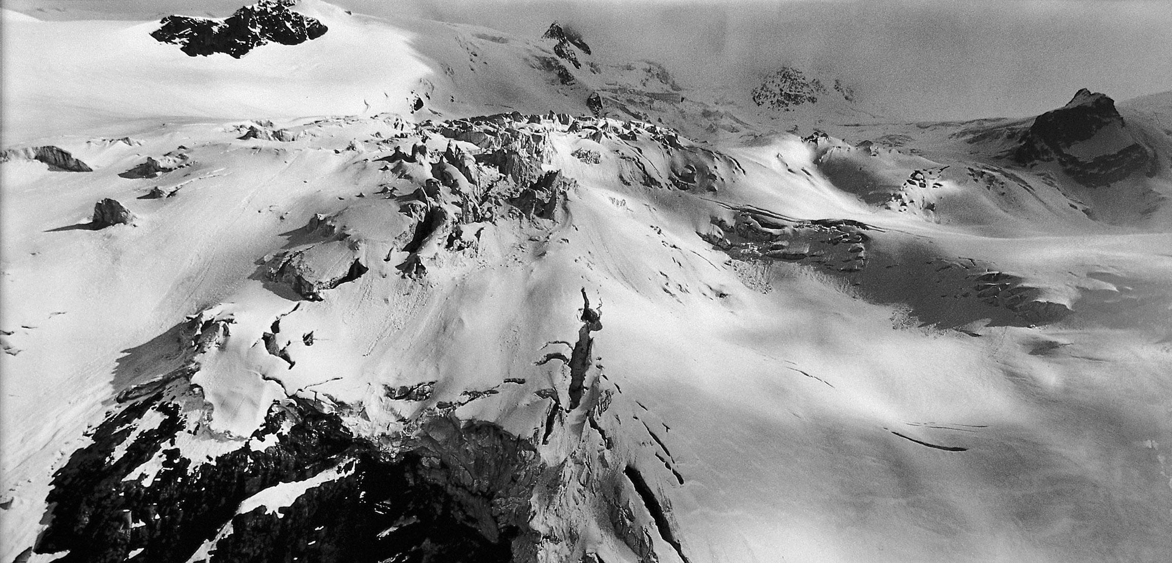 Balthasar Burkhard  Black and White Photograph – Bernina Balthasar Burkhard, Schwarz-Weiß-Fotografie, Schweizer Berge, Alpen