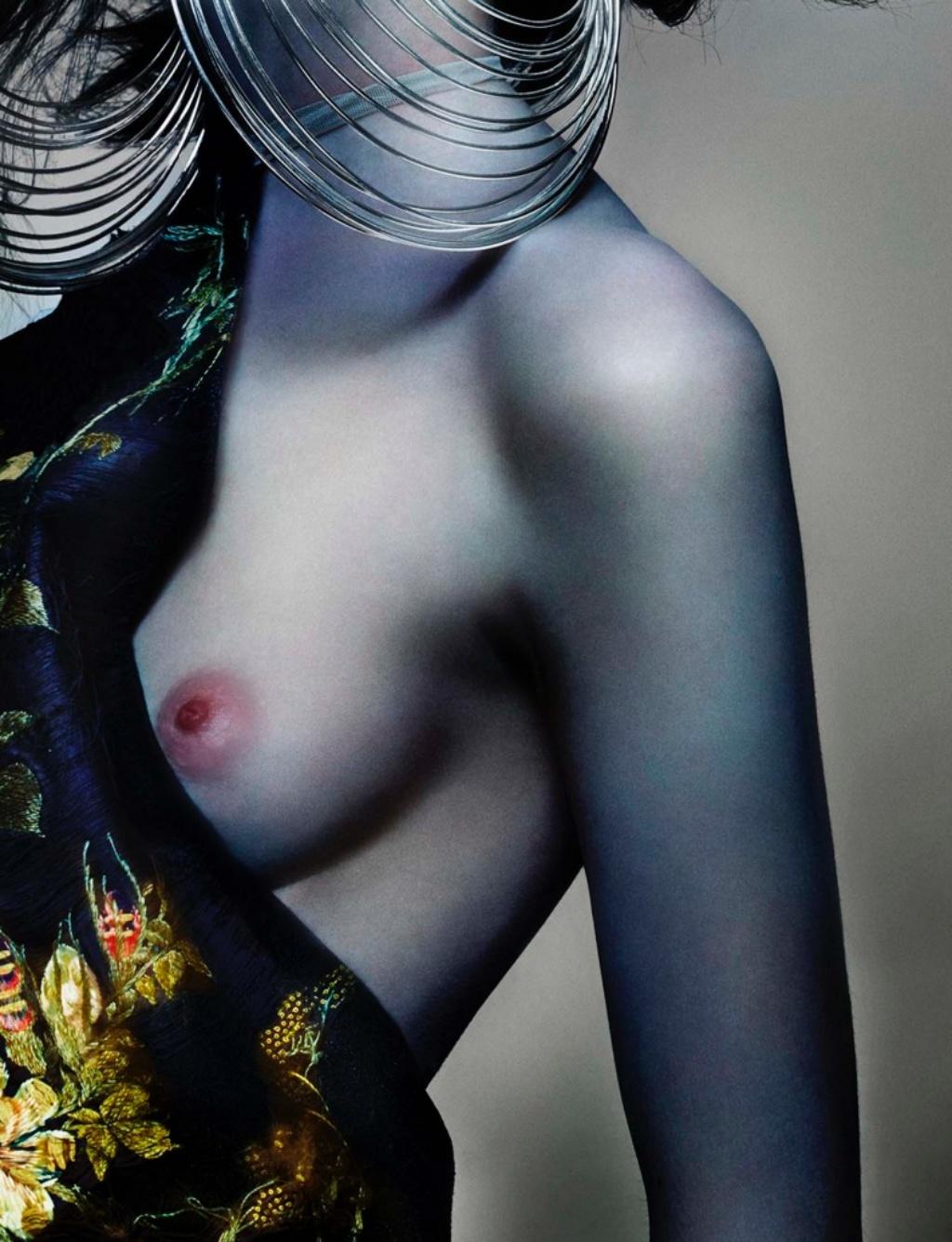 Stella Lucia Profiles portant Alexander McQueen - Nick Knight/Photographie en vente 4