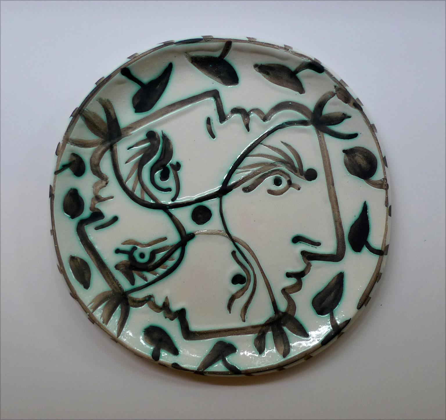 Picasso Madoura Ceramic Plate, "Quatre Profils Enlacés" (A.R. 88) - Art by Pablo Picasso
