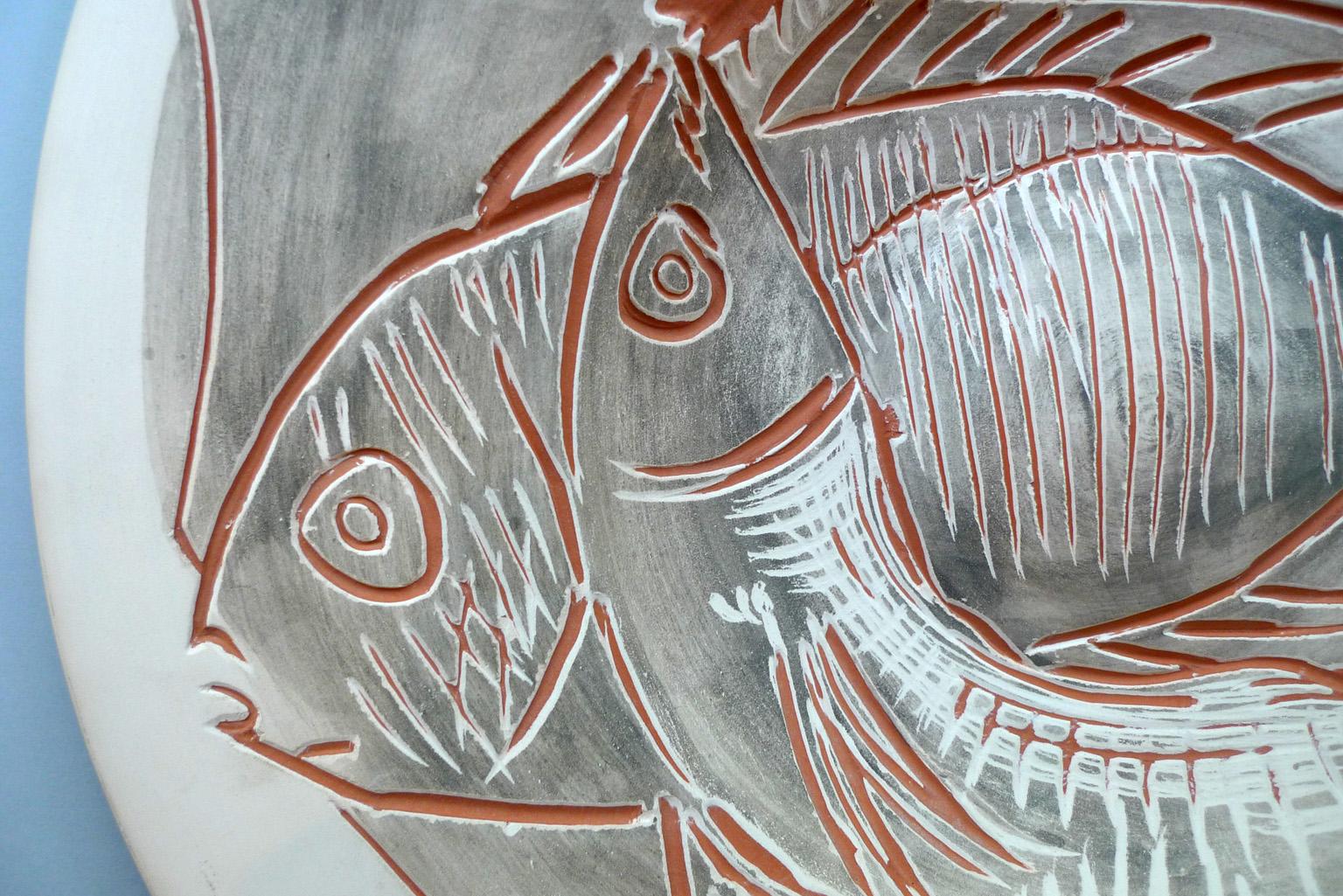 Pablo Picasso, Trois poissons sur fond gris (A.R. 396) For Sale 2