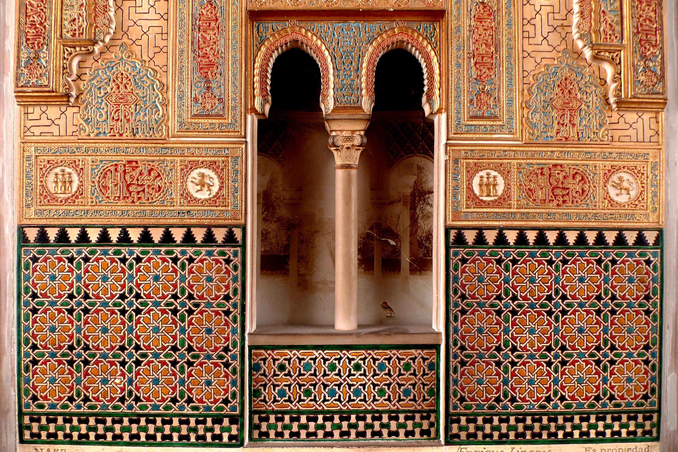 „Alhambra-Fassadenmodell“:: polychromer Stuck aus dem frühen 20. Jahrhundert von Enrique Linares 5