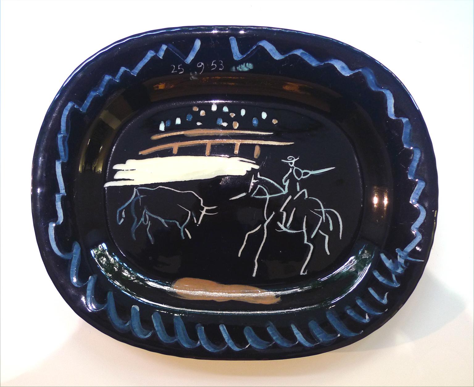 Corrida Sur Fond Noir (AR 198), Keramik gestempelt Madoura Plein Feu/Edition Picasso, Keramik – Art von Pablo Picasso