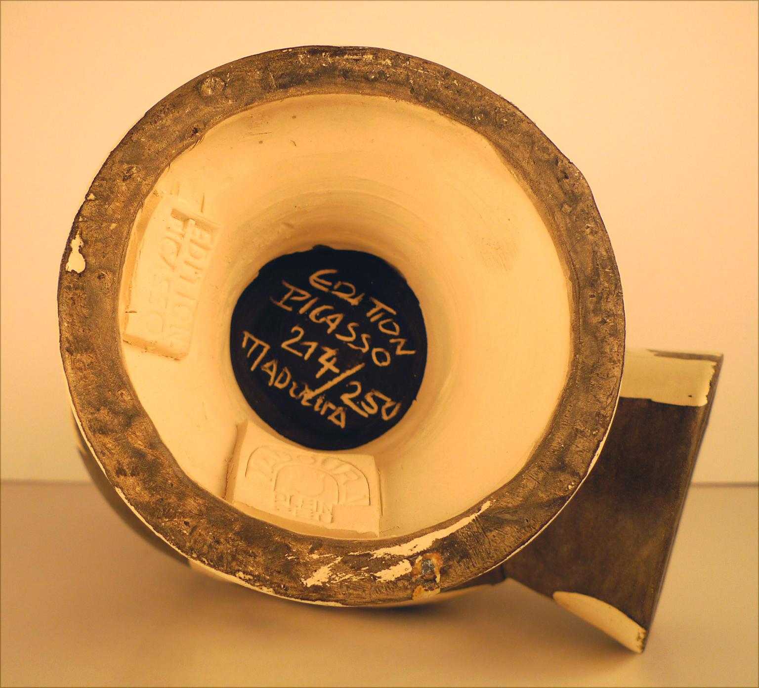 Chouette (A.R. 603), 1969. Ceramic Stamped 'Madoura Plein Feu / Edition Picasso' For Sale 1