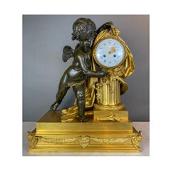 Pendule de cheminée en bronze doré et patiné avec putti par A Paris 