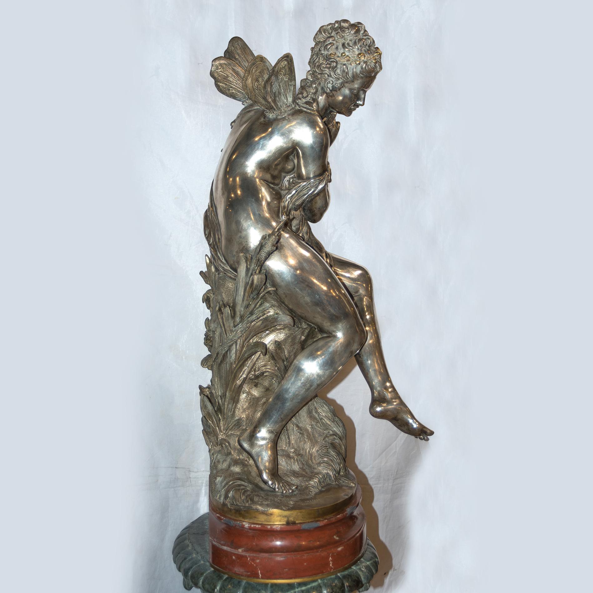 MATHURIN MOREAU 
Französisch, (1822-1914)

Versilberte Bronzefigur der Psyche  

Versilberte Bronze; Signiert 'Moreau Mathurin'.    
30 3/8 x 15 x 13 Zoll