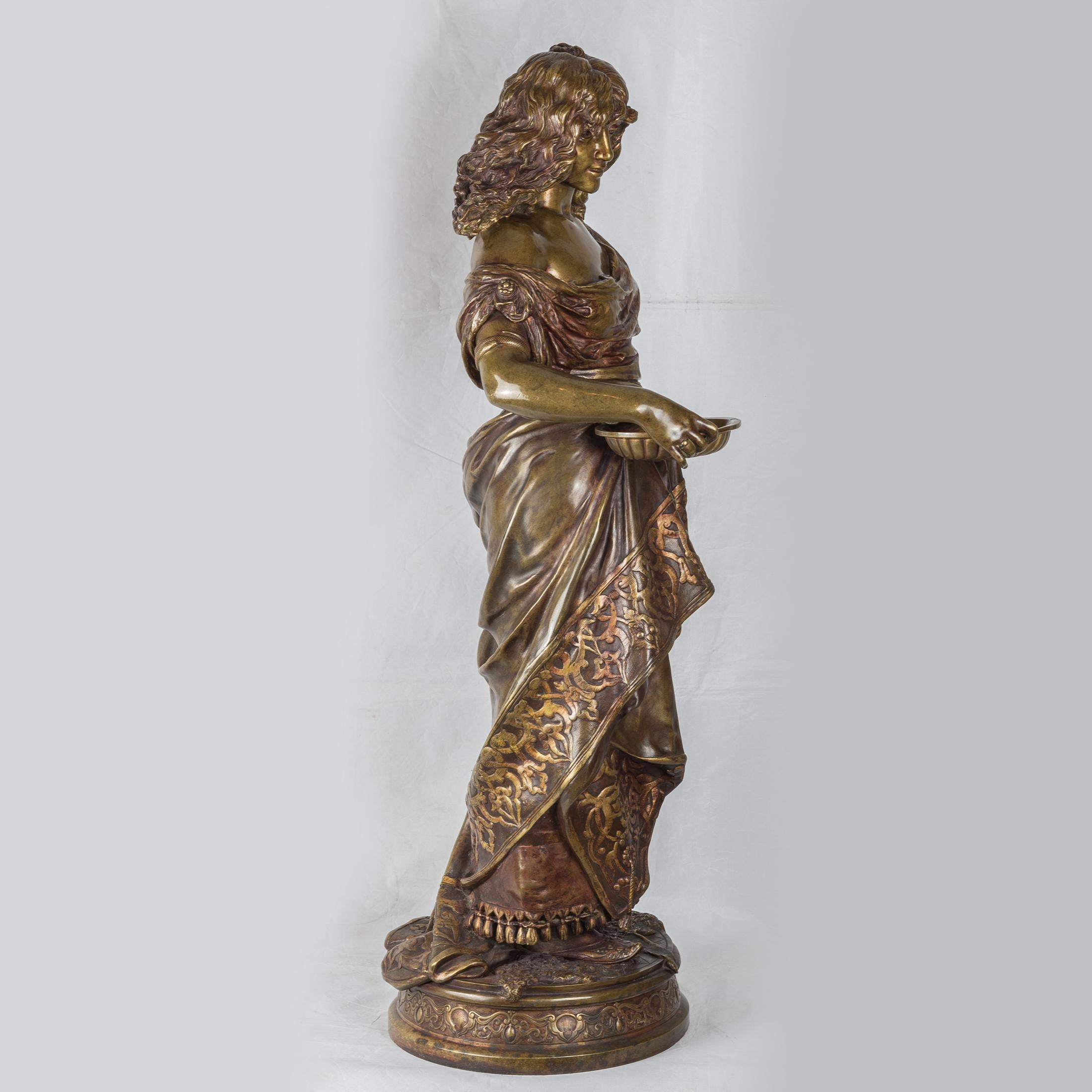 Un bel bronzo patinato di Adrien Gaudez raffigurante una donna gitana - Sculpture di Adrien-Etienne Gaudez