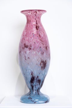 „Untitled Vase“ mundgeblasenes Glas, rosa & blau, gesprenkelt, funkelnd, signiert vom Künstler