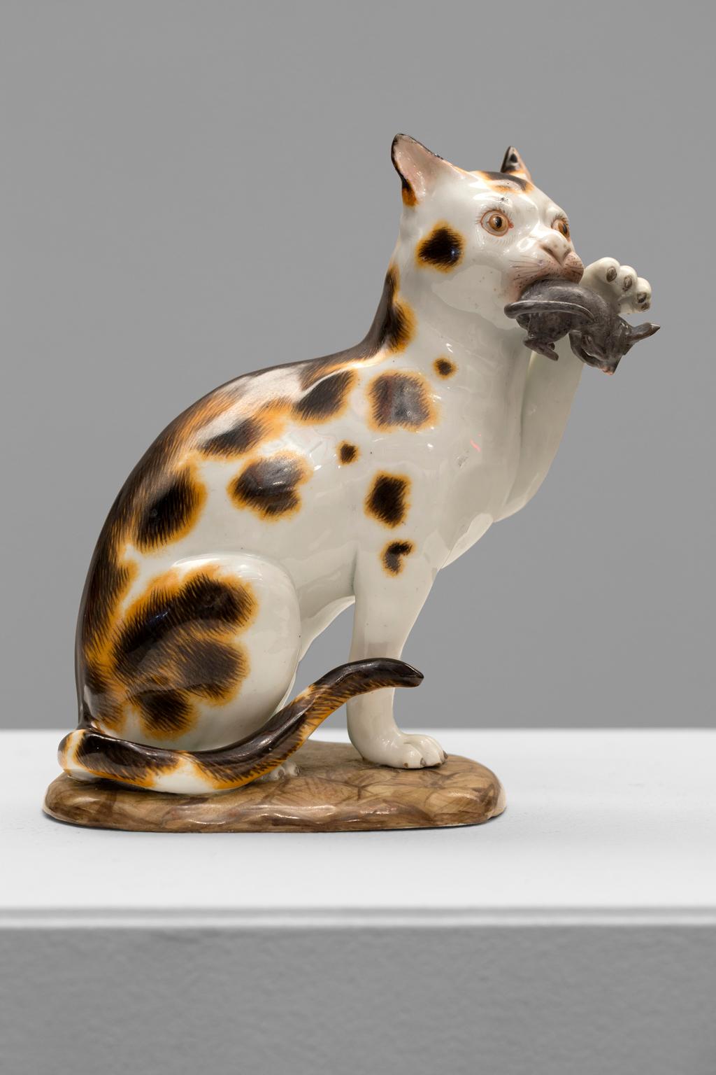 Charming Meissen Porcelain Cat and Mouse Figurine, Circa 19th Century - Sculpture by Meissen Porcelain (Manufacturer)