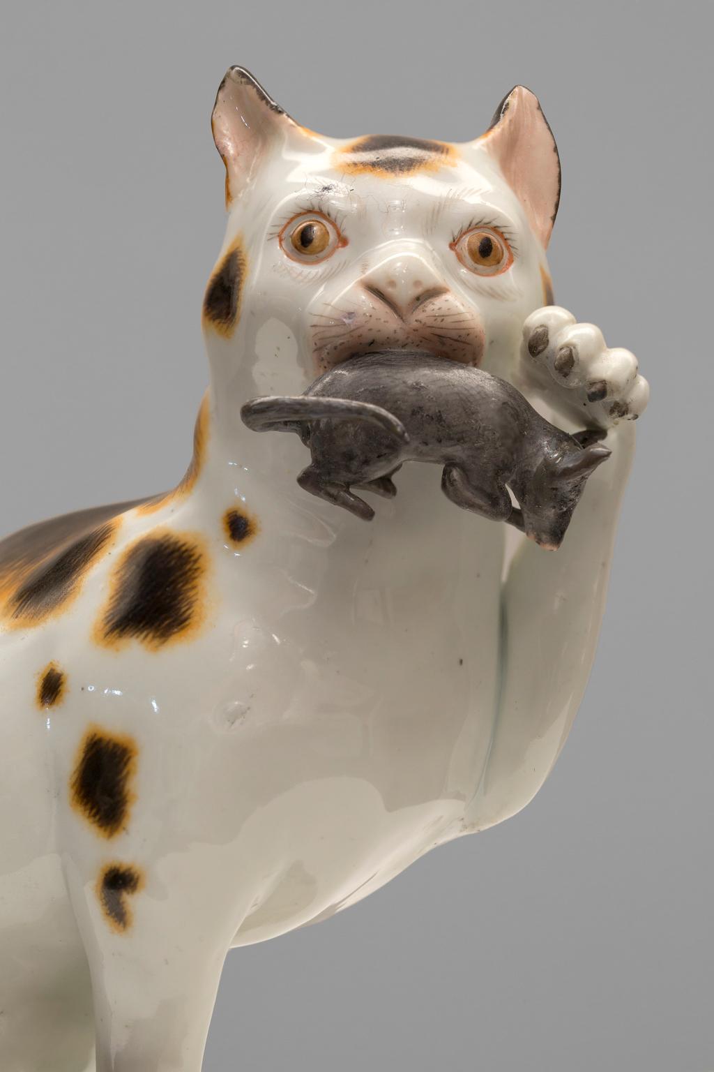 Charming Meissen Porcelain Cat and Mouse Figurine, Circa 19th Century For Sale 1