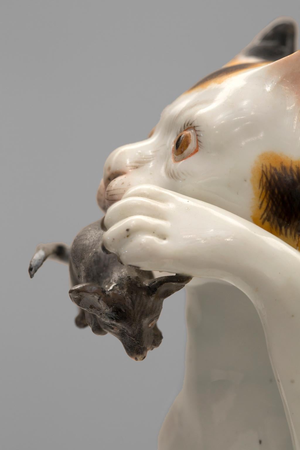 Charming Meissen Porcelain Cat and Mouse Figurine, Circa 19th Century For Sale 2
