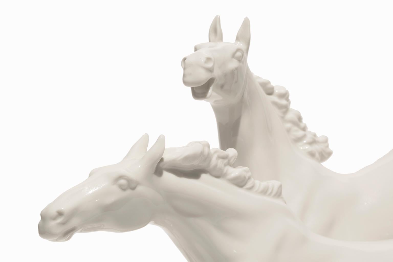 « In Freiheit (In Freedom) », chevaux en porcelaine blanche en vente 1