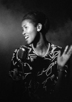 Lamu Jazz - Stampa contemporanea in bianco e nero di un ritratto di donna in edizione limitata e firmata