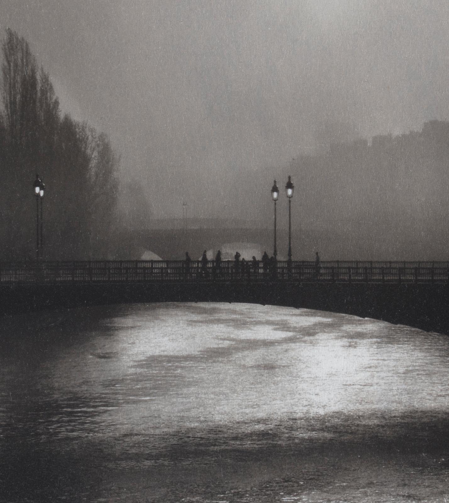 Pont d'Arcole - Platinum Palladium print on vellum over silver, limited edition – Photograph von Ian Sanderson