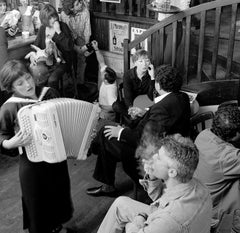 Elsa Poppin - Tirage limité signé d'une nature morte, Noir blanc, Vintage Bar