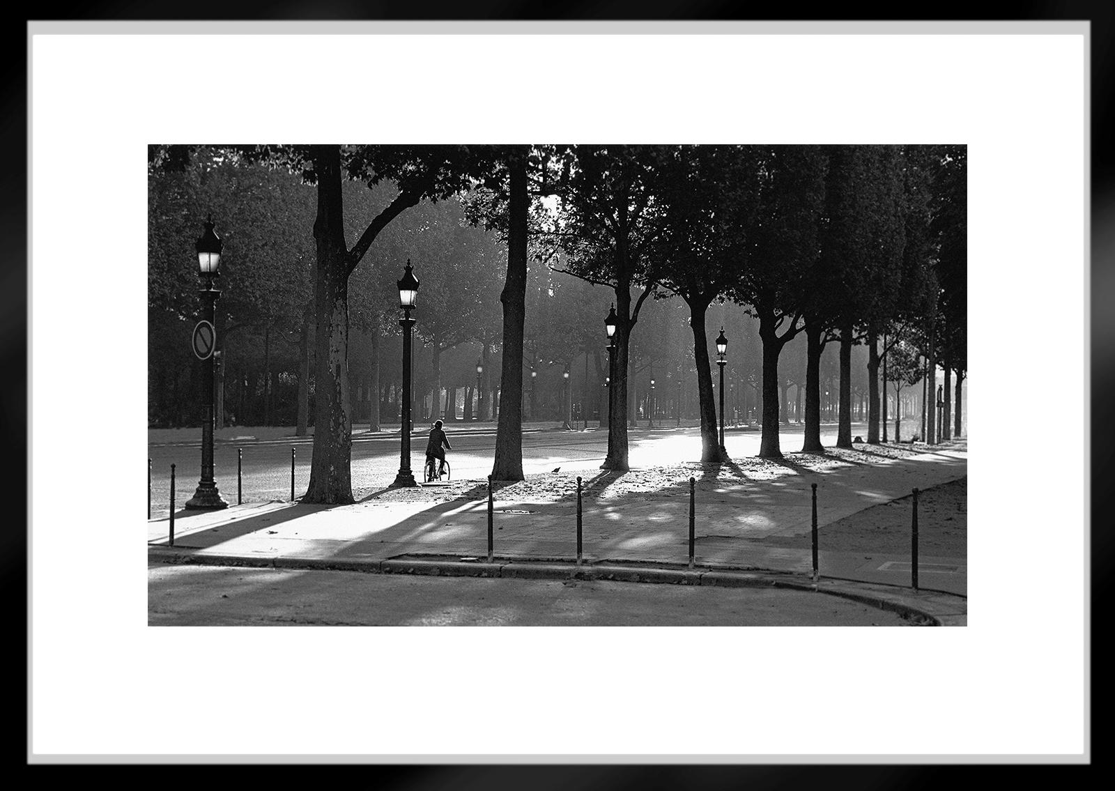 Elysées-Signed limited edition cityscape print, Black white, Quiet road, Lonely - Contemporary Photograph by Ian Sanderson