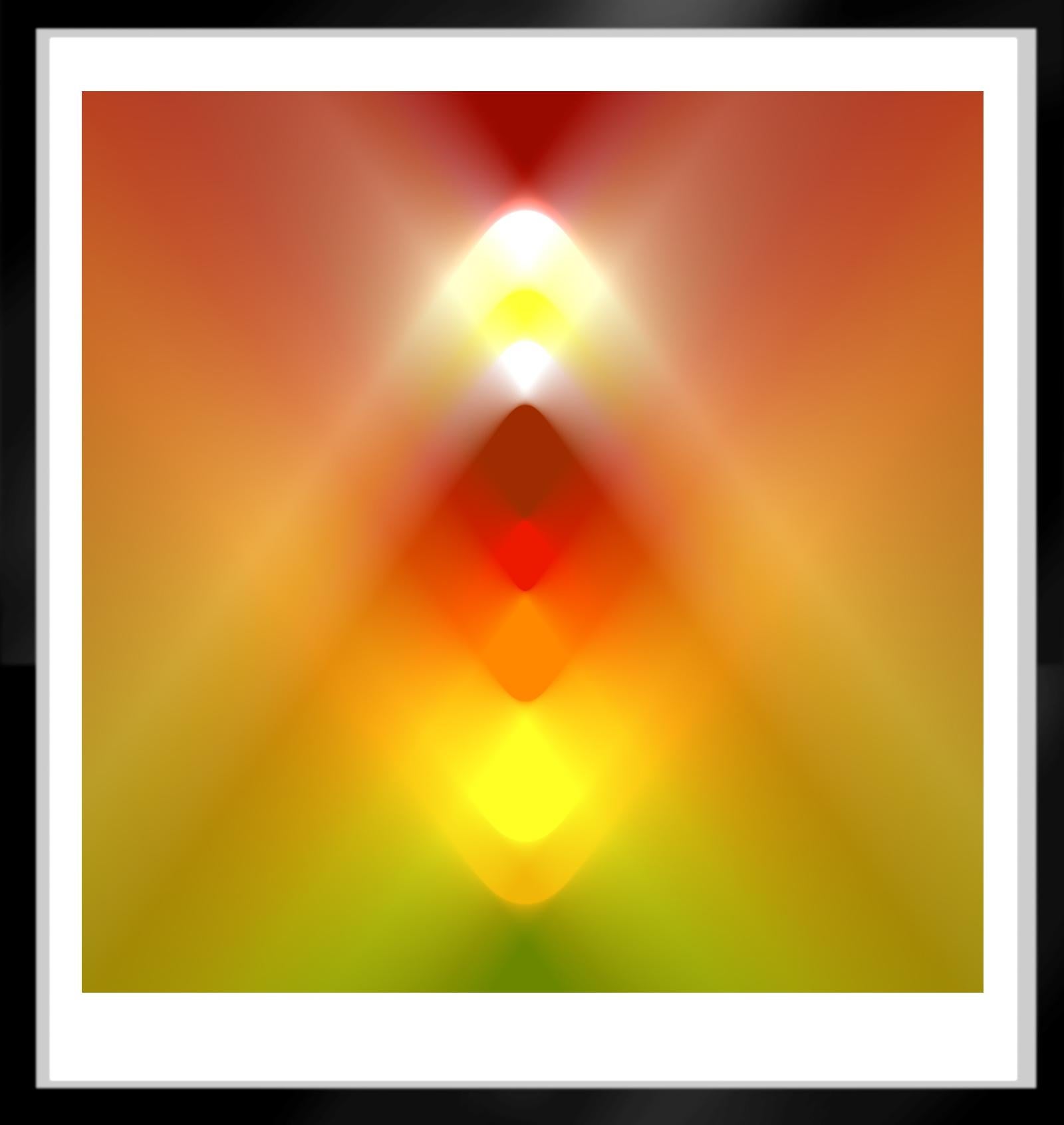 Diamant 4-Signierter abstrakter gelber Druck in limitierter Auflage, zeitgenössisch, quadratisch (Orange), Color Photograph, von Michael Banks