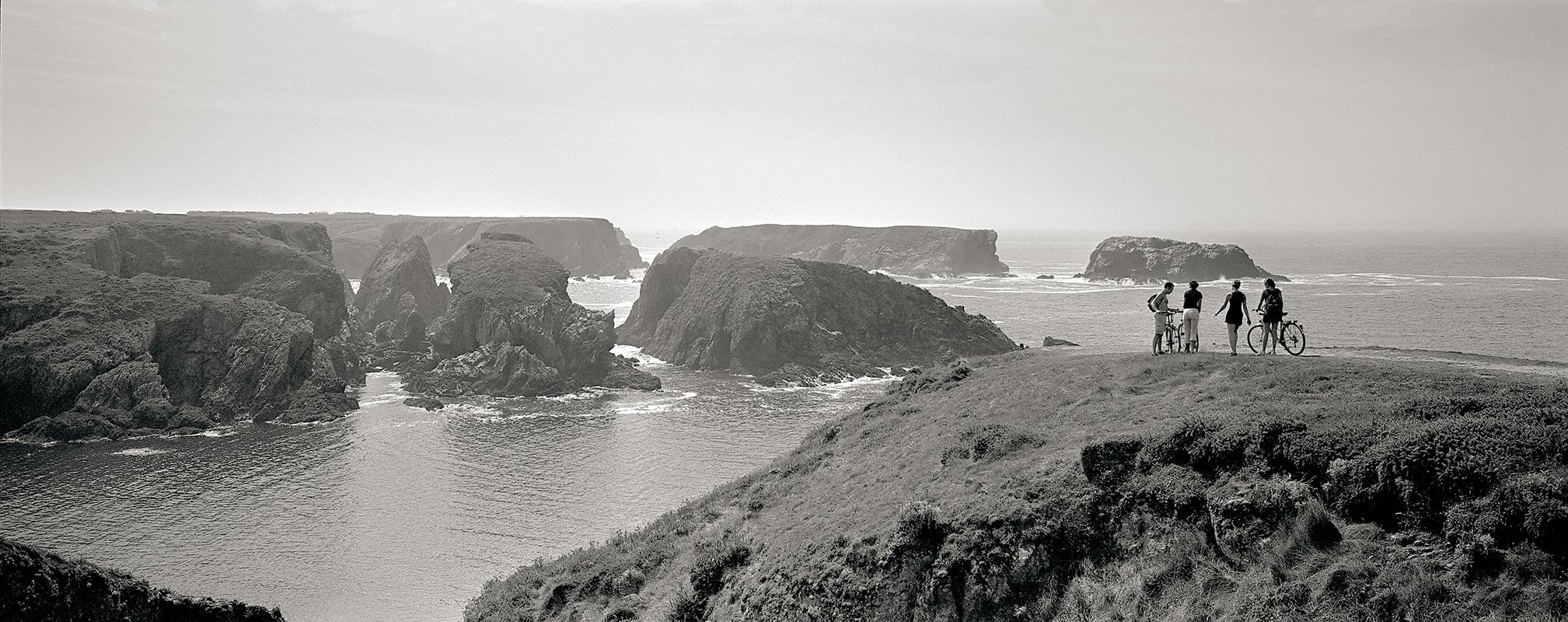 Panorama - black and white photography, Limited edition print, Landscape - Contemporary Photograph by Sam Thomas