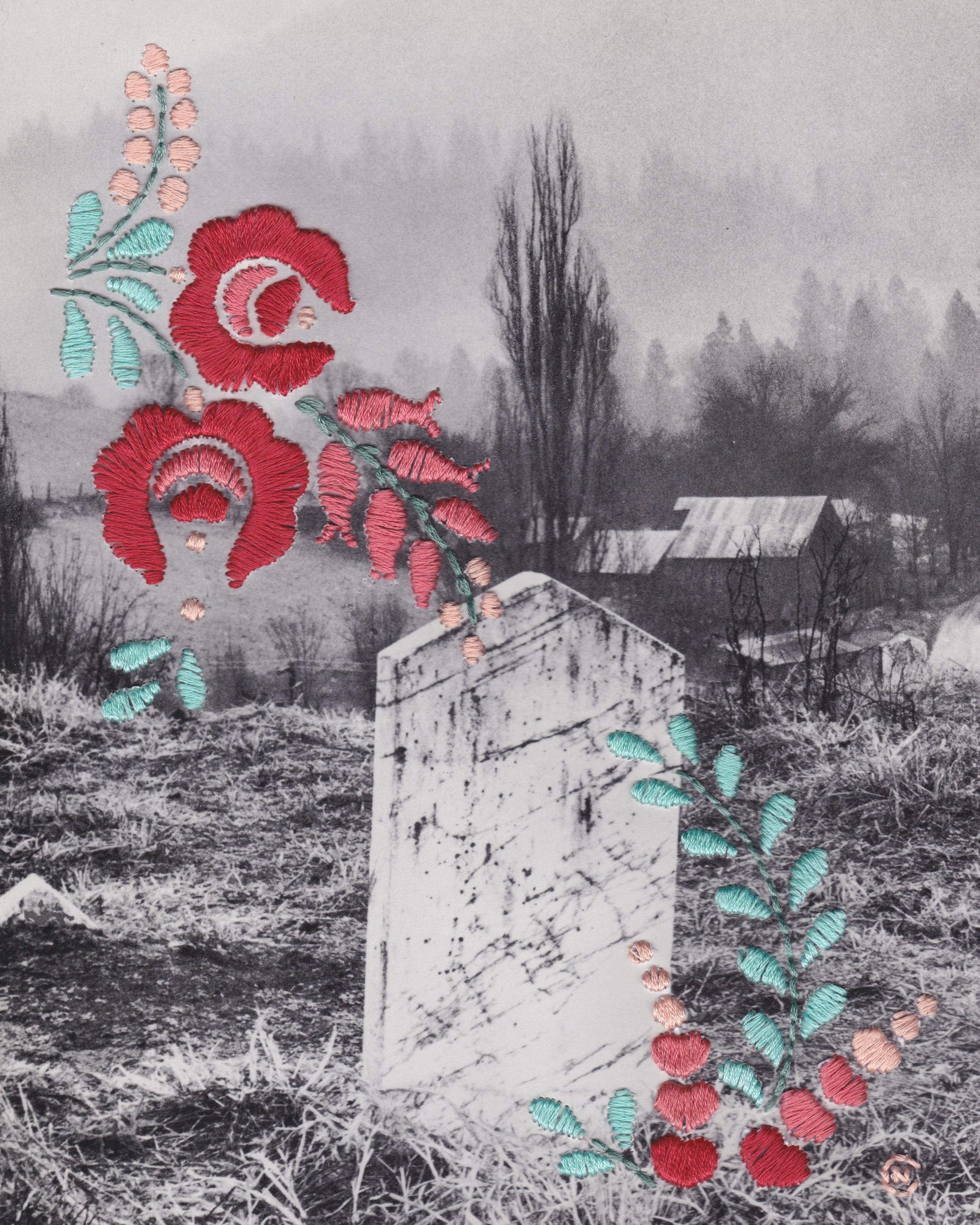 In Peace #1- Rotes Blumenmuster-Stickerei auf Schwarz-Weiß-Bild – Mixed Media Art von Natalie Ciccoricco