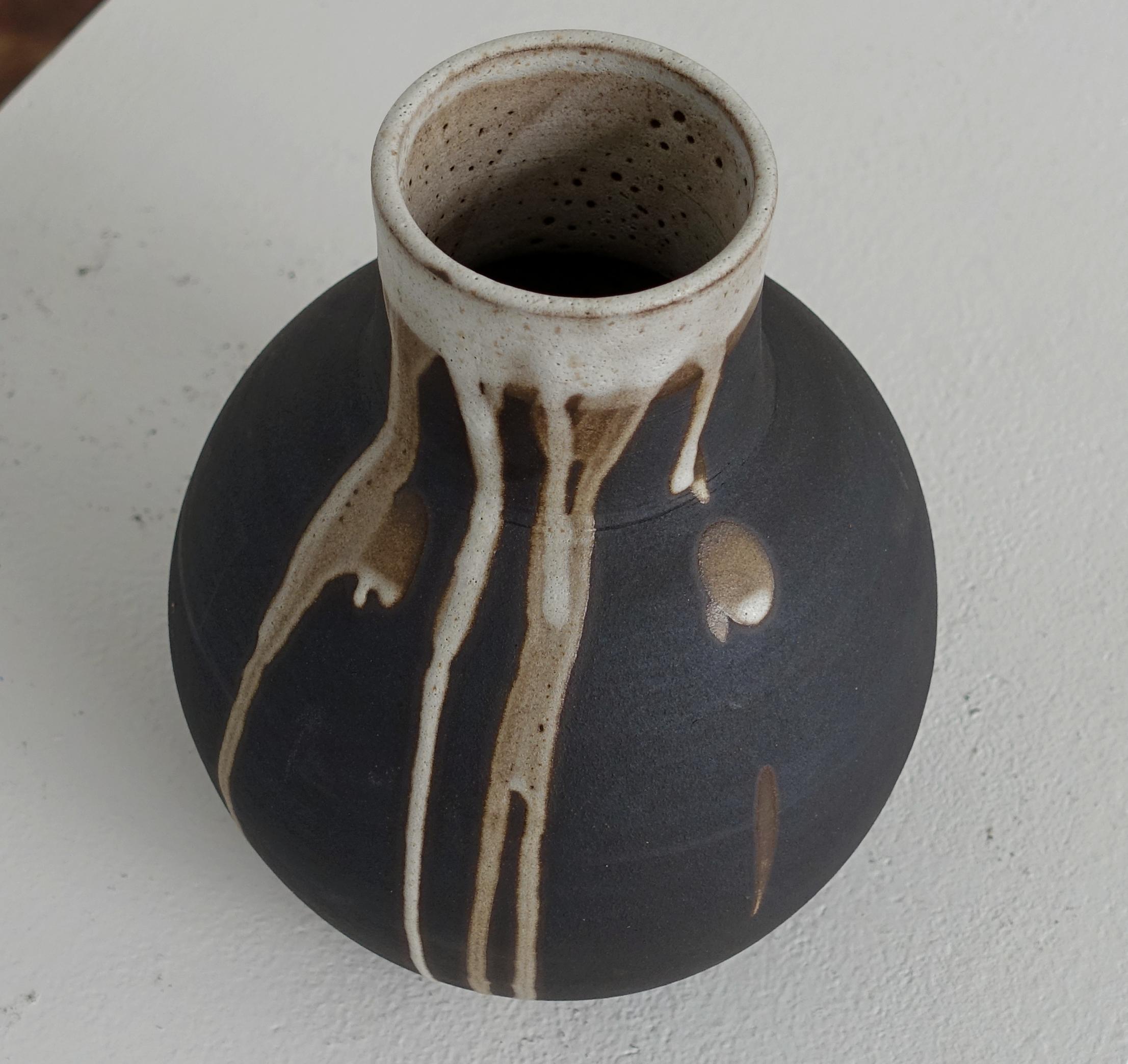 “Sex Pot 2” Hand thrown ceramic sculpture.  - Contemporary Sculpture by Victoria Morris