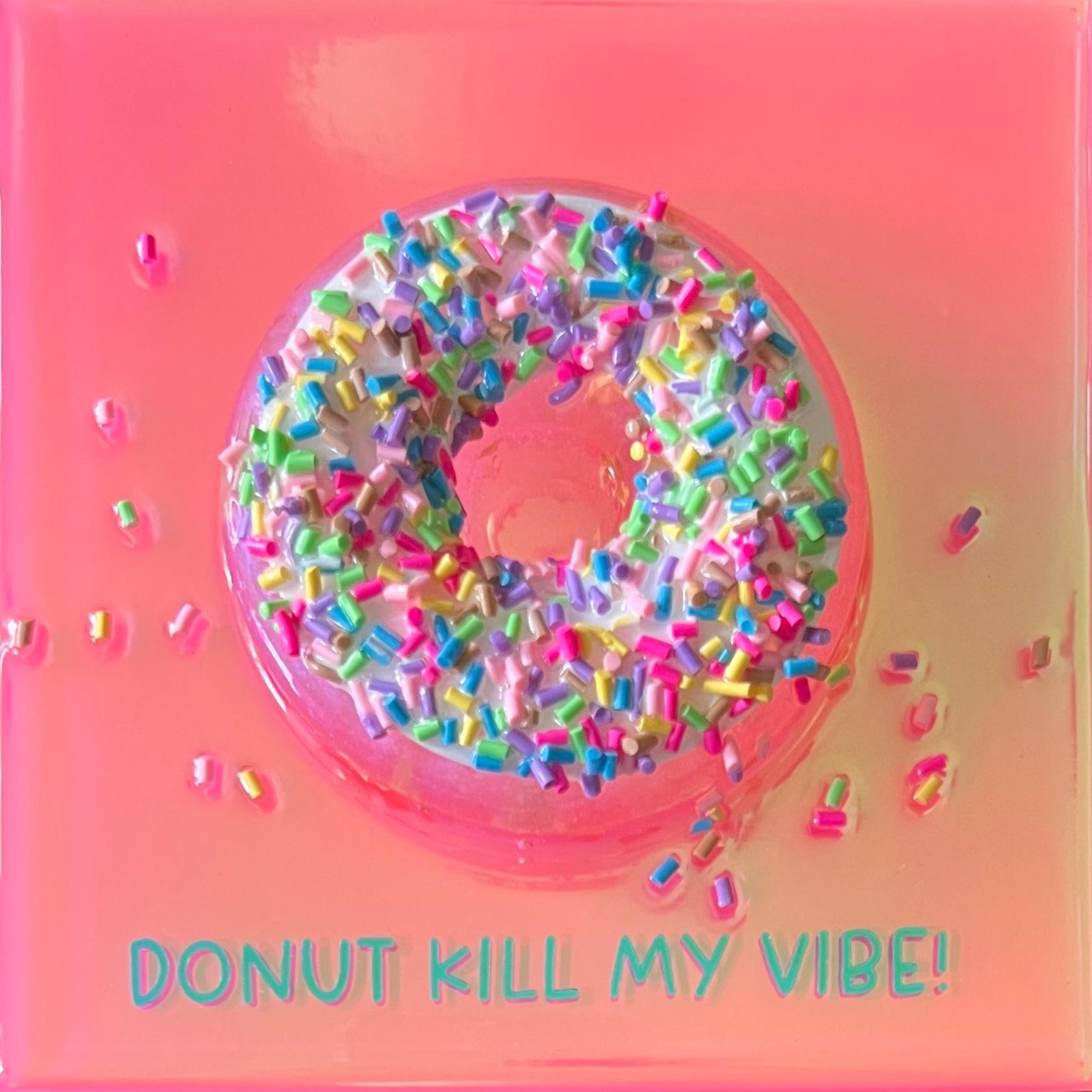 L'œuvre d'Ana Hefco (basée à Miami) "S Donut Kill My Vibe #10" est une œuvre originale réalisée à la main en résine teintée et en techniques mixtes sur panneau de bois. Cette pièce n'est pas encadrée et est prête à être accrochée. 

Née et élevée à