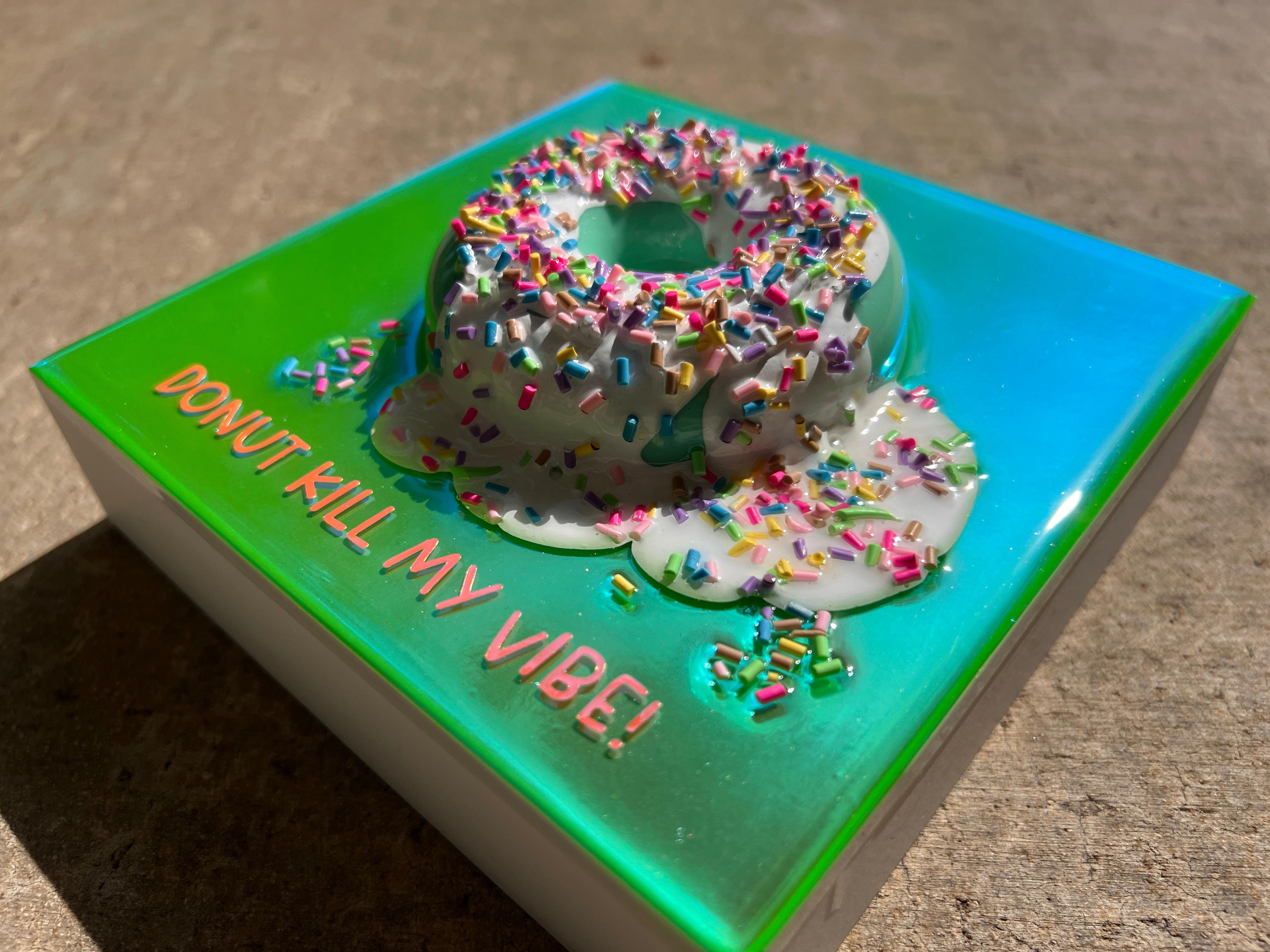 « S Donut Kill My Vibe #3 », Florescent Donut 3D Donut par Ana Hefco en vente 3