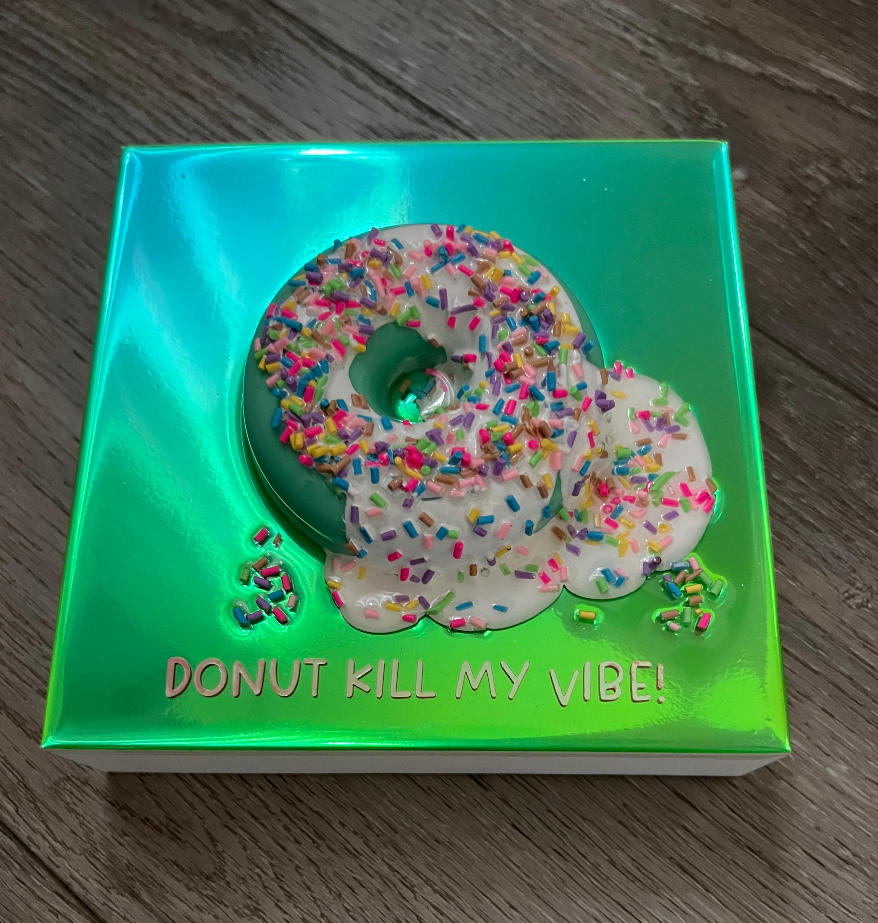 « S Donut Kill My Vibe #3 », Florescent Donut 3D Donut par Ana Hefco en vente 5