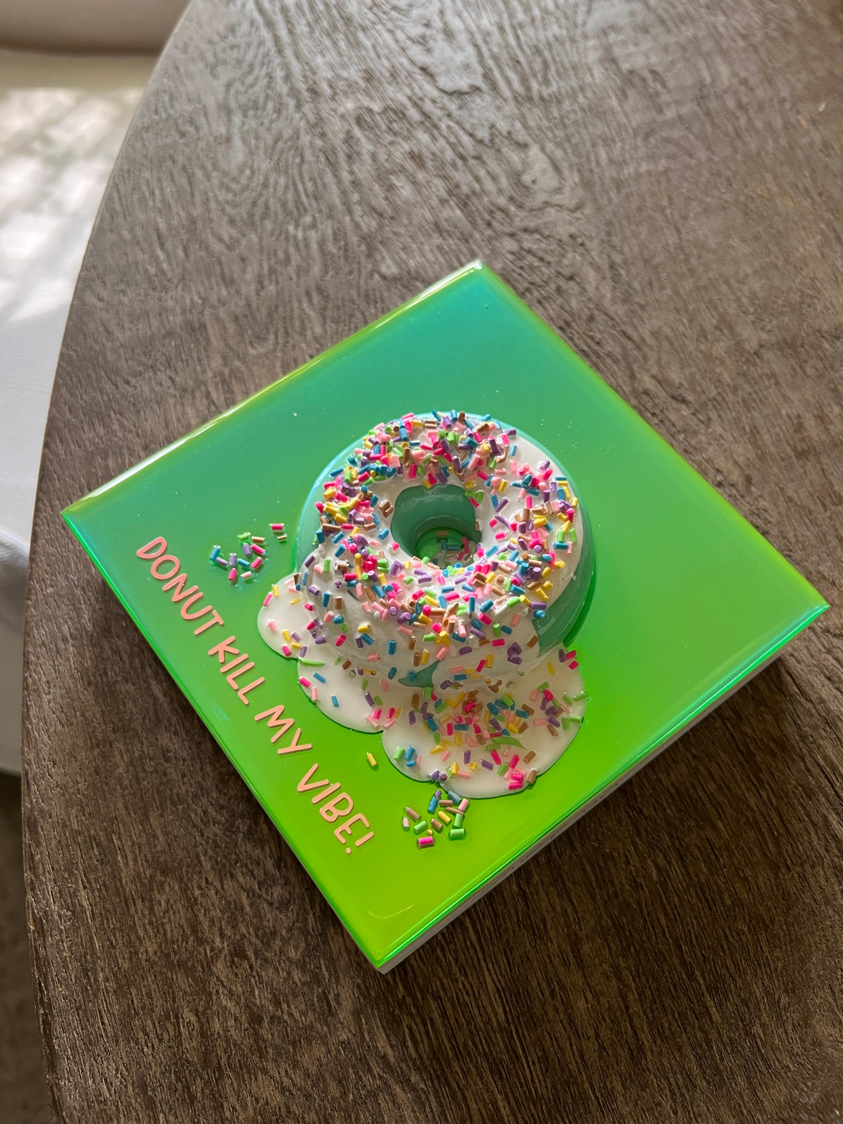 « S Donut Kill My Vibe #3 », Florescent Donut 3D Donut par Ana Hefco en vente 6