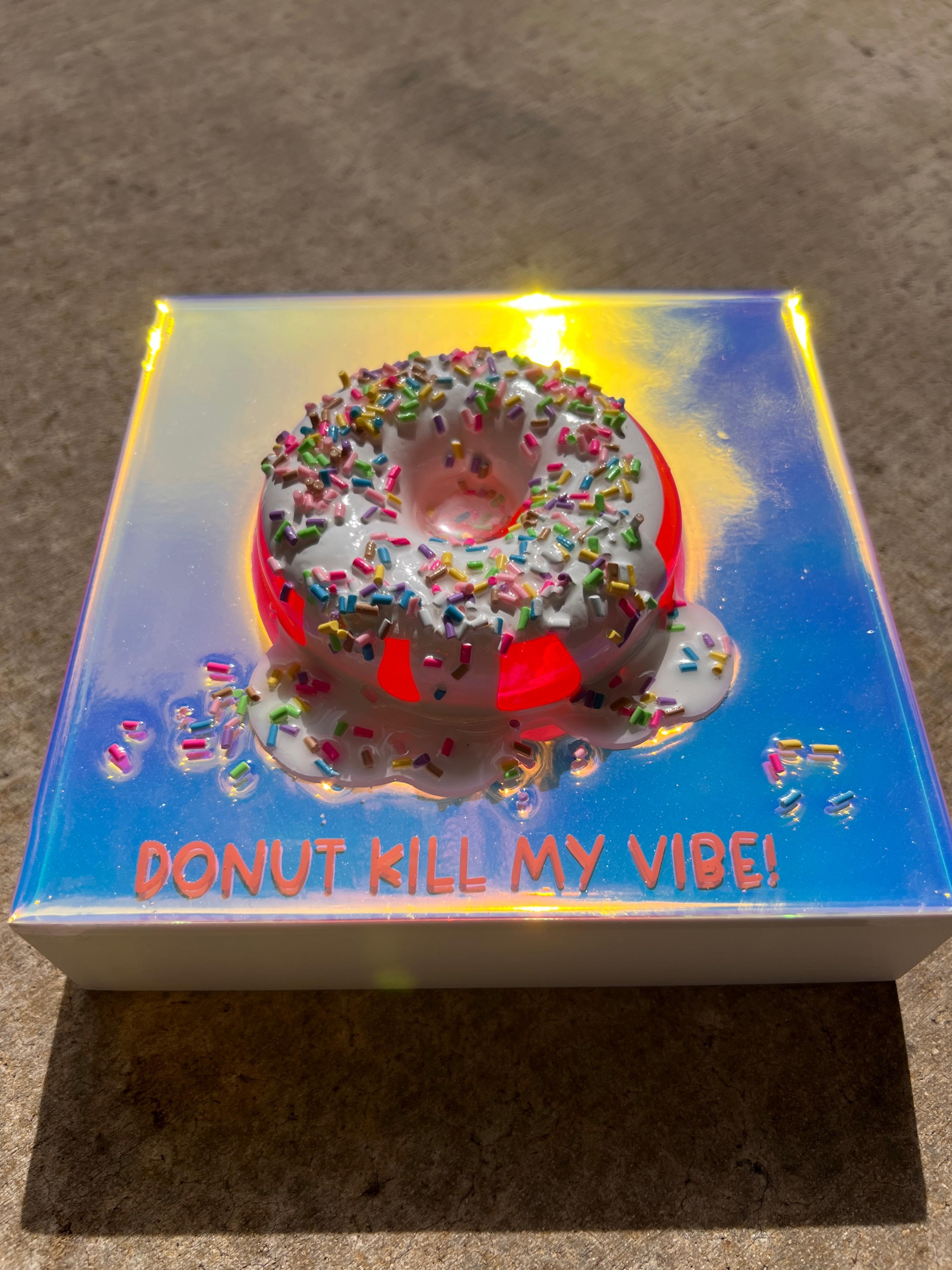« S Donut Kill My Vibe #2 », Florescent Donut 3D Donut par Ana Hefco en vente 2