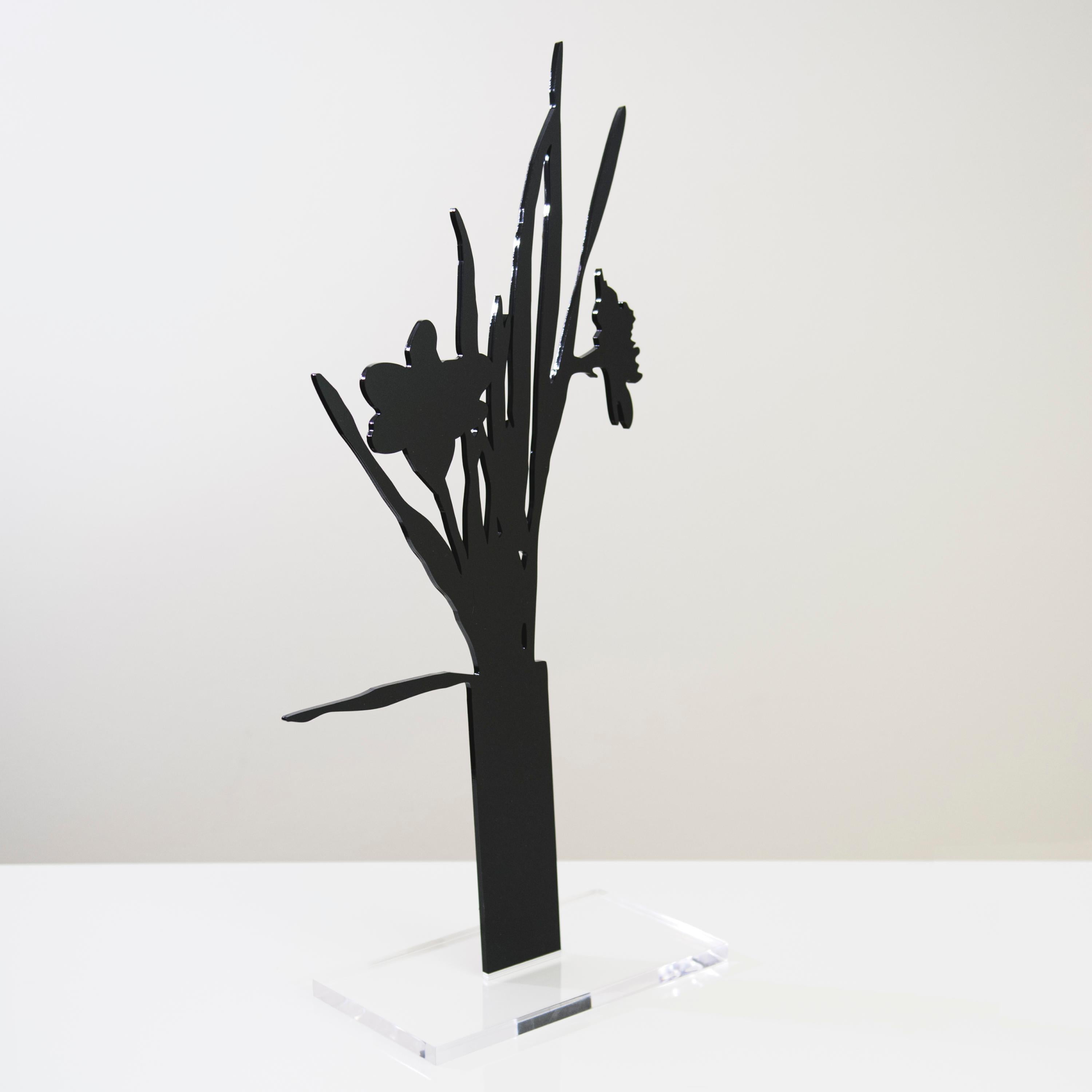 Wild Daffodils - Floral black shadow flower bouquet sculpture - Sculpture by Joana P. Cardozo