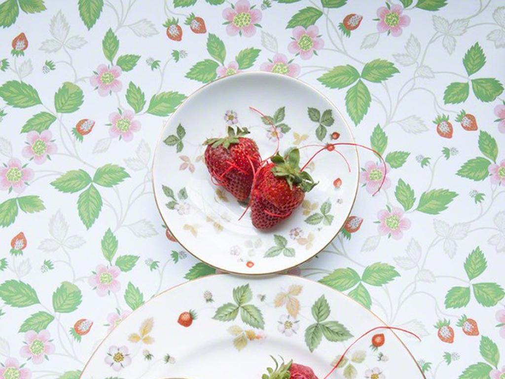 Wedgwood Wild Strawberry with Strawberry - Green & white floral food still life - Photograph by JP Terlizzi