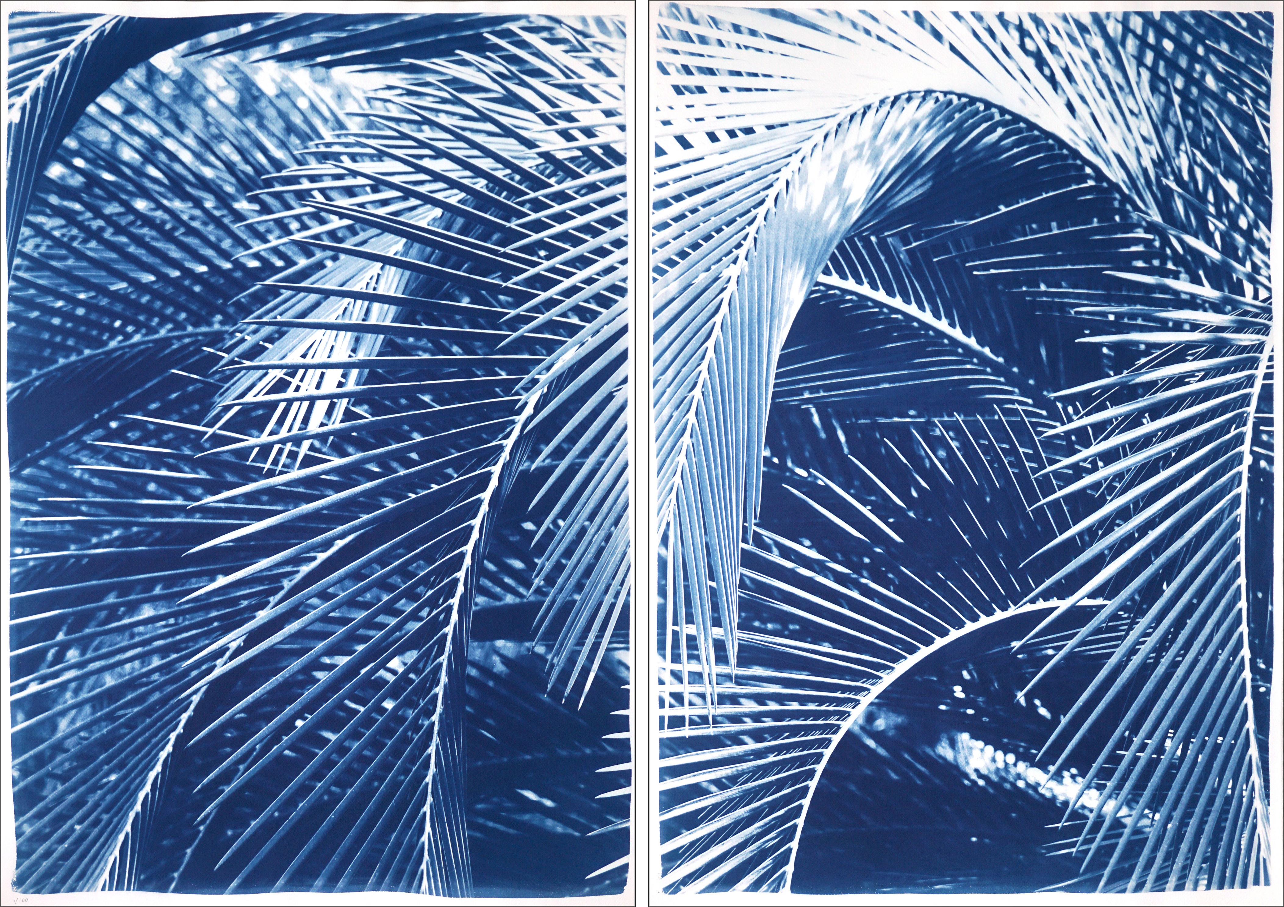 Bushes de palmiers luxuriants, diptyque botanique, nature morte dans des tons bleus, style tropical