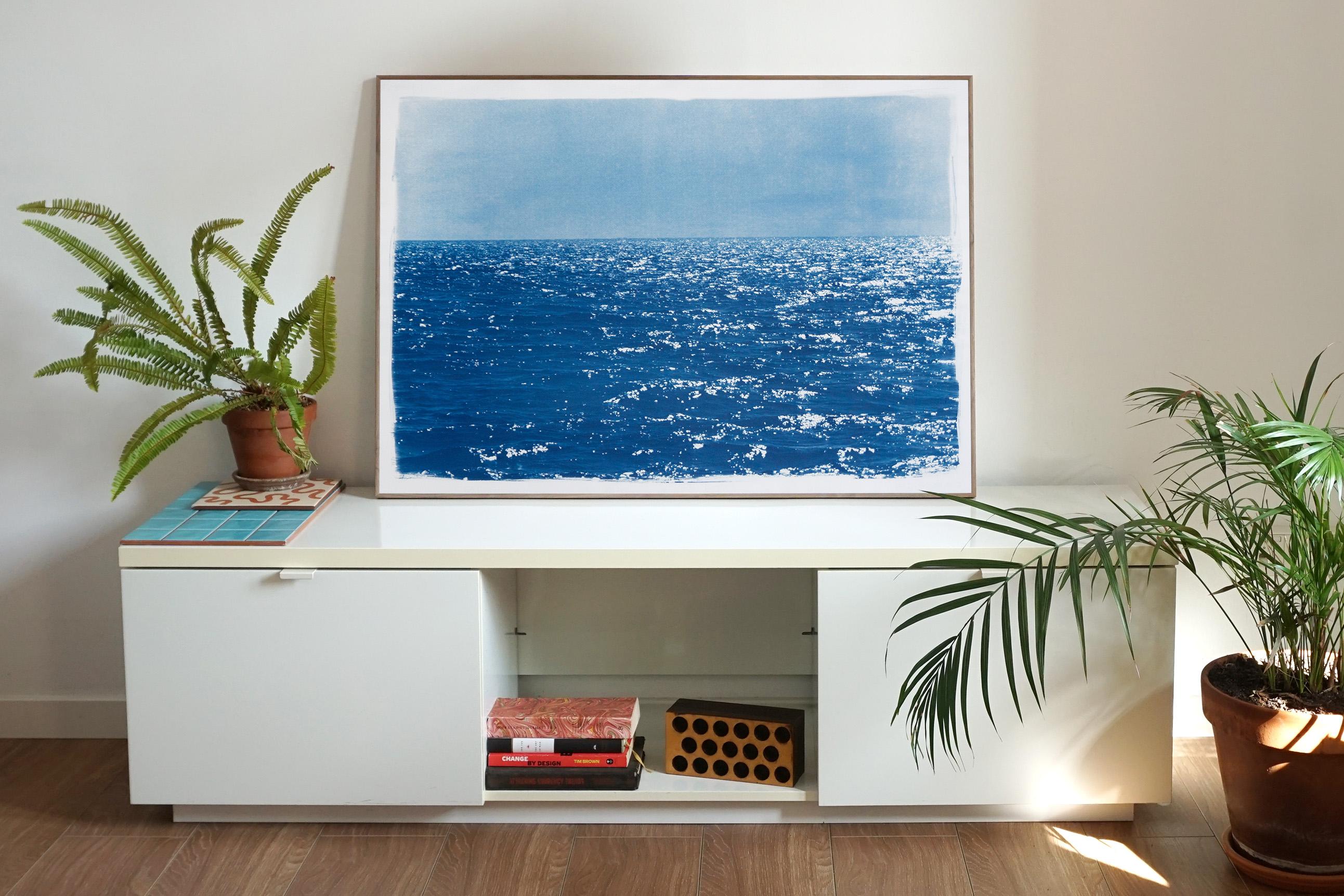 Cyanotype bleu côtier d'un paysage marin de jour, vagues froides, peinture nautique ShORE - Print de Kind of Cyan