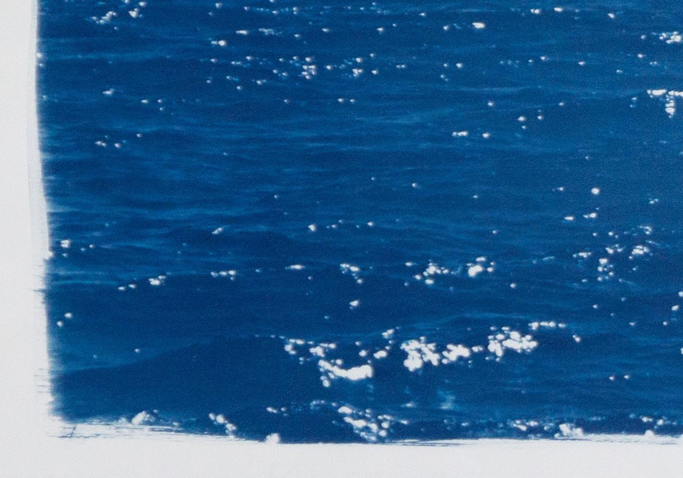 Cyanotype bleu côtier d'un paysage marin de jour, vagues froides, peinture nautique ShORE en vente 2