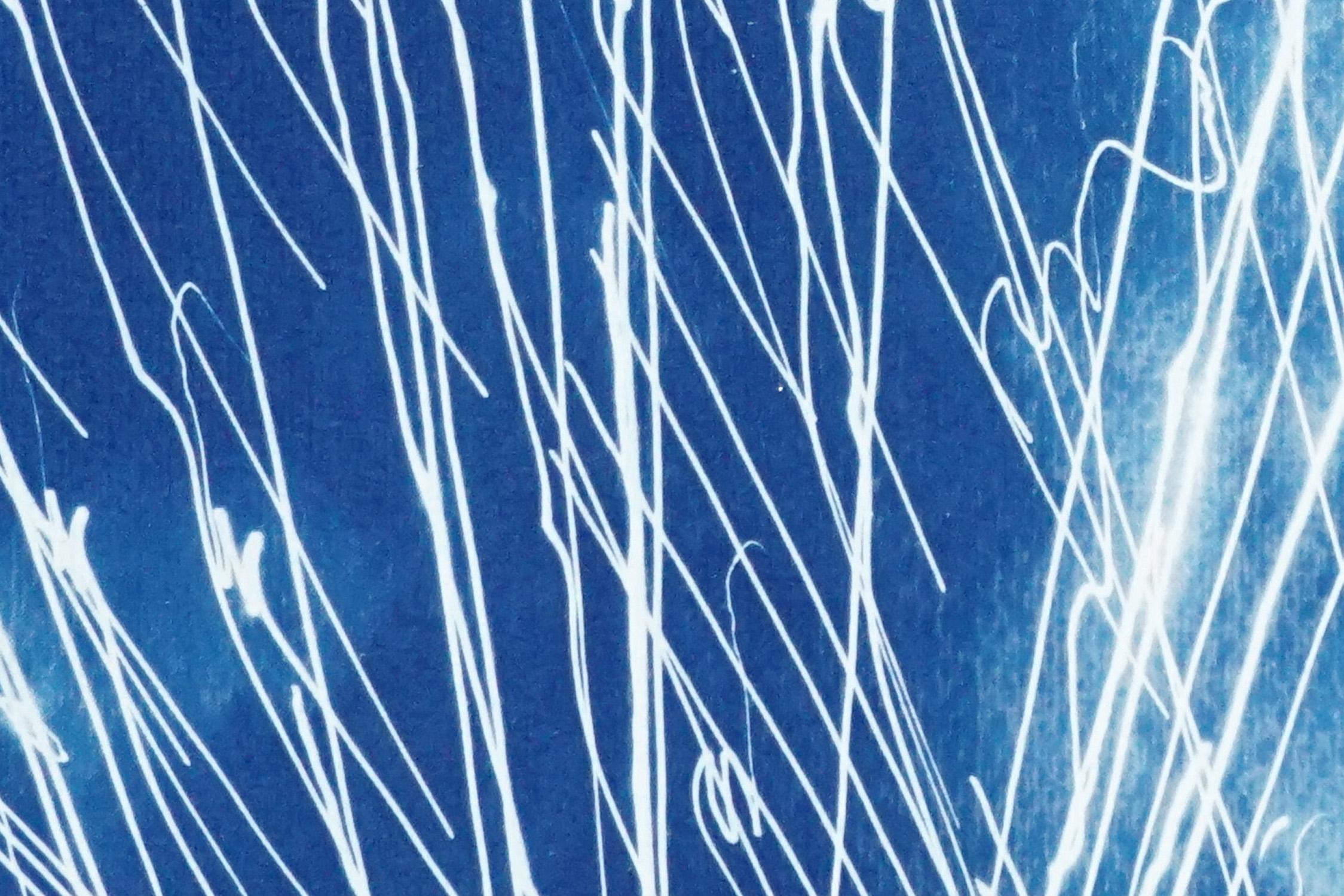 Feuerwerksleuchten in himmelblauem Diptychon, handgefertigte Cyanotypie auf Aquarellpapier,  im Angebot 3