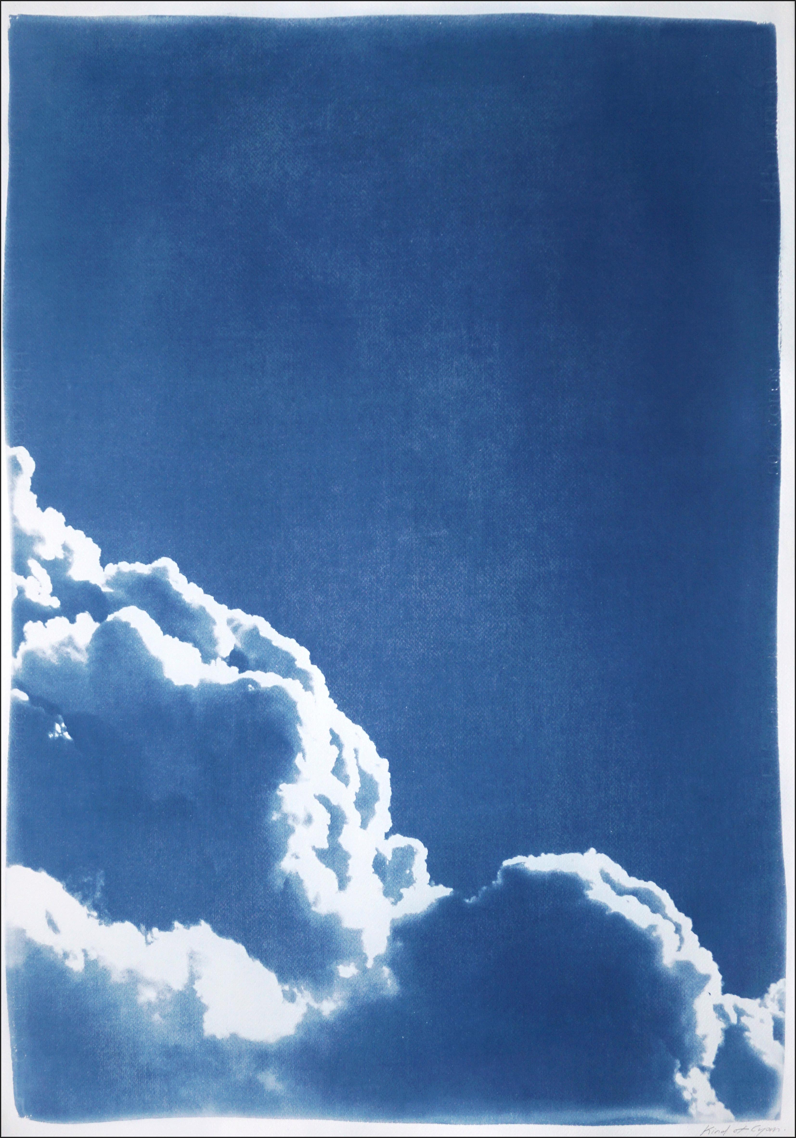 Il s'agit d'un diptyque cyanotype exclusif, imprimé à la main en édition limitée, représentant de magnifiques nuages mousseux.

Détails :
+ Titre : Diptyque de nuages flottants
+ Année : 2023
+ Taille de l'édition : 20
+ Tampon et certificat