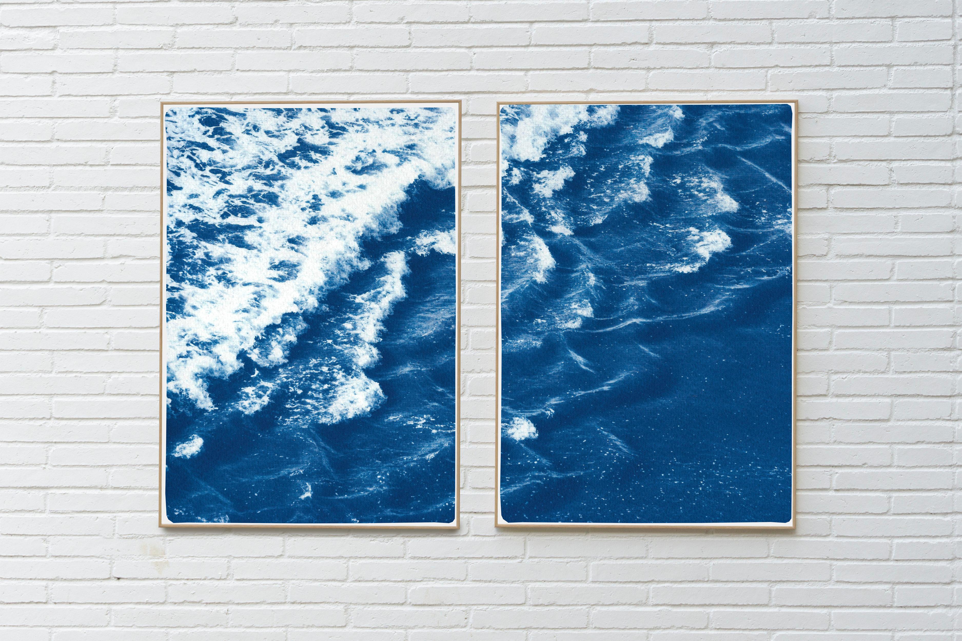 Blaue Rolling Waves off Sidney, Meereslandschaft Diptychon Cyanotype, Australian Coast Surf (Moderne), Print, von Kind of Cyan