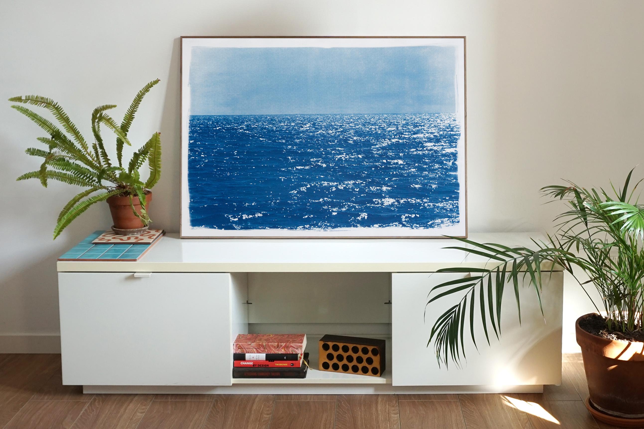 Coastal Blue Cyanotype of Day Time Meereslandschaft, Kalte Wellen, nautische Malerei-Schaufnahme – Print von Kind of Cyan