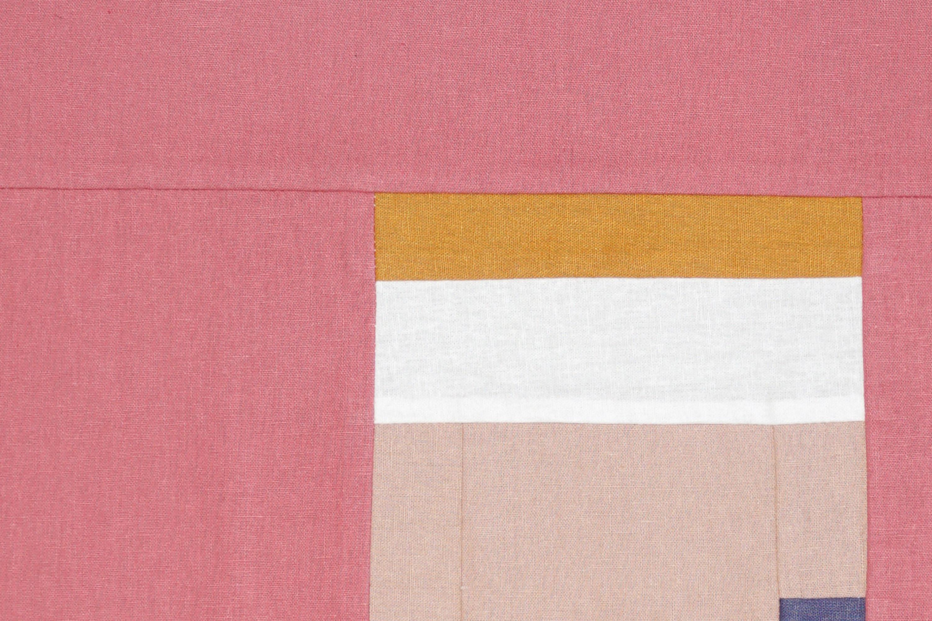 Finestra costruttivista di primavera, composizioni patchwork in rosa, arazzo geometrico in vendita 5