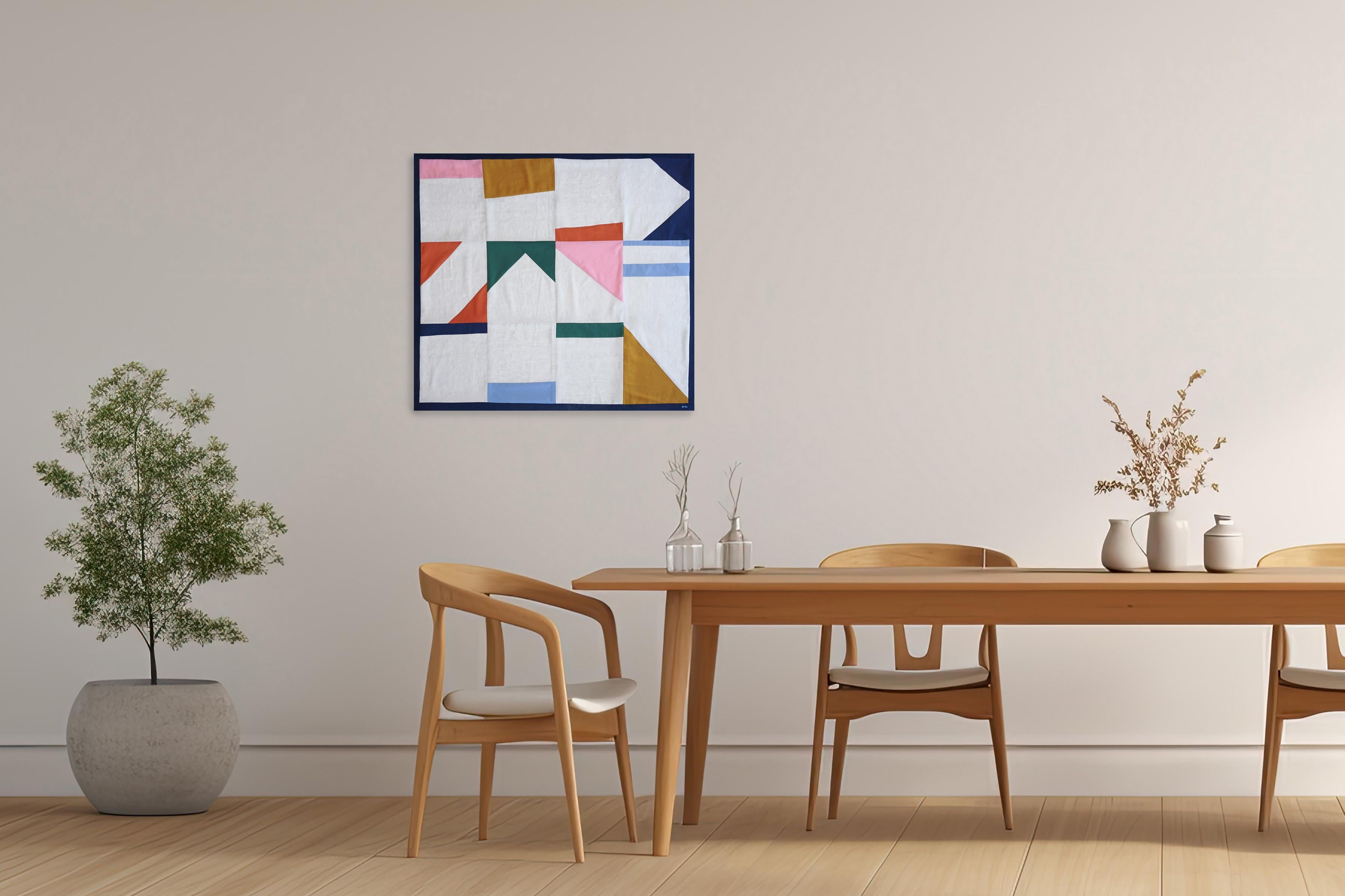 Il s'agit d'un magnifique patchwork de Zita Chocarro. 
Son exploration de la couleur joue avec la forme et le contraste, l'intersection des formes qu'elle utilise magistralement se rejoignant pour interagir magnifiquement dans chaque espace où elles