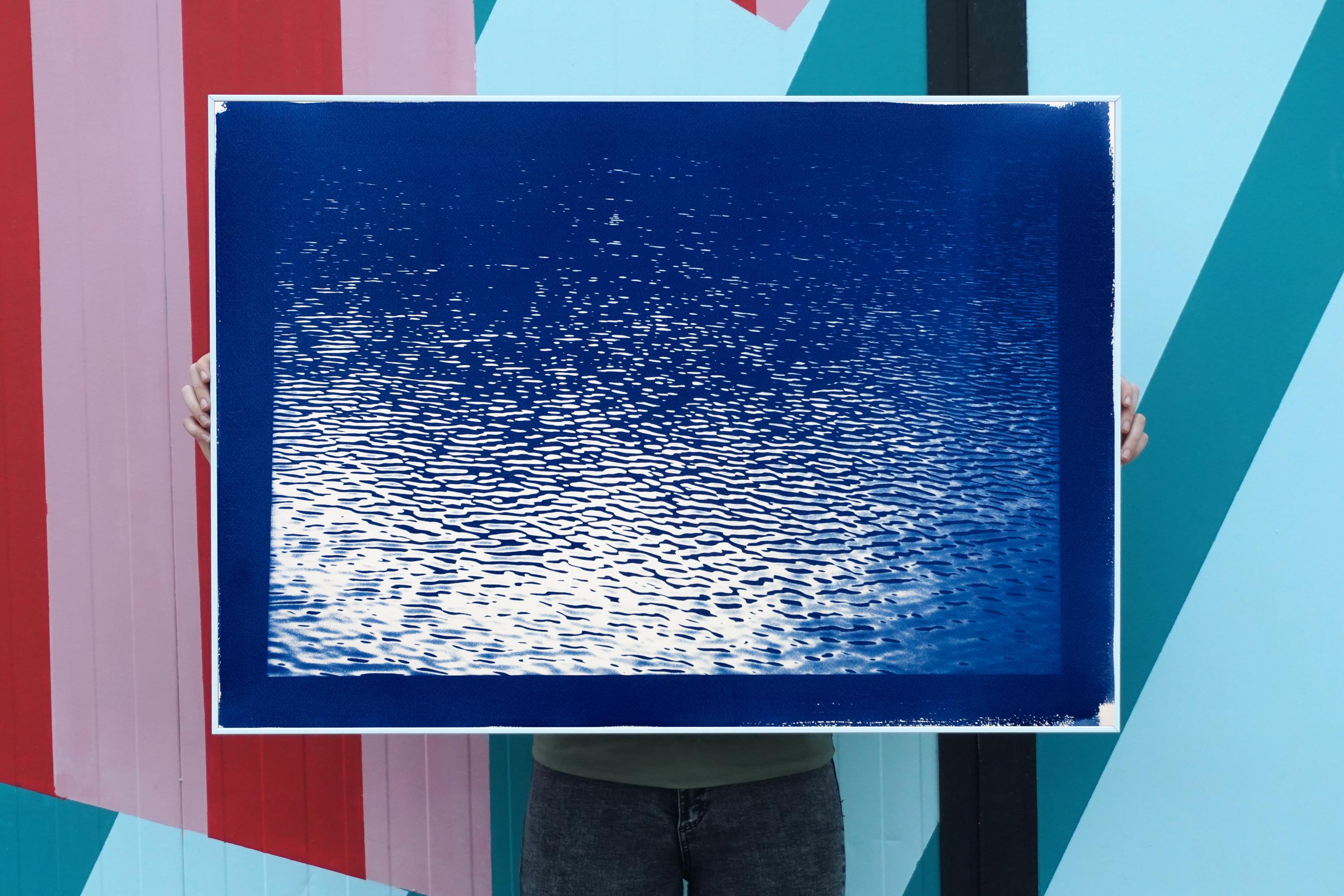Panorama del lago Tahoe, paesaggio nautico in cianotipia blu, arte acquatica minimale in vendita 1