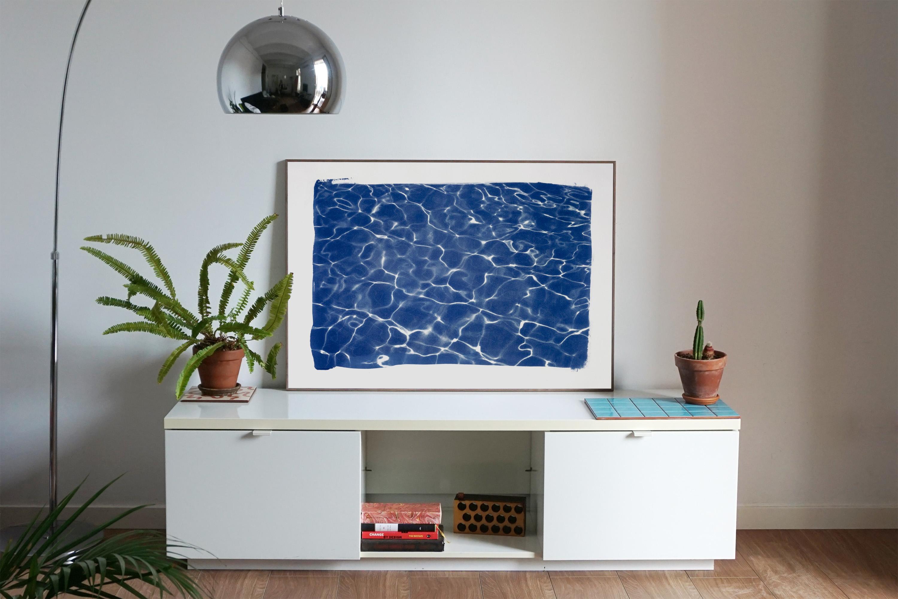 Hollywood Pool House Glow, esclusiva stampa cianotipica fatta a mano di motivi blu - Art di Kind of Cyan