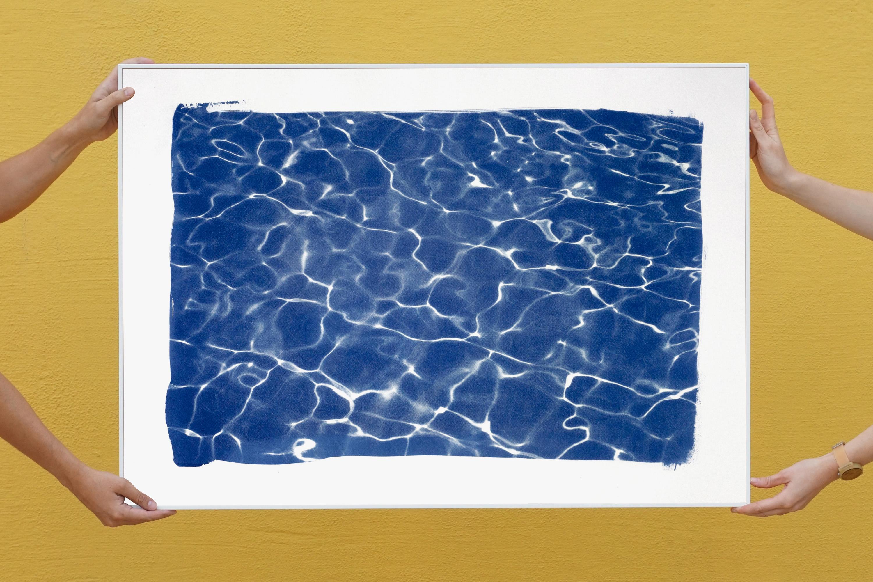 Hollywood Pool House Glow, esclusiva stampa cianotipica fatta a mano di motivi blu - Art Minimalismo di Kind of Cyan