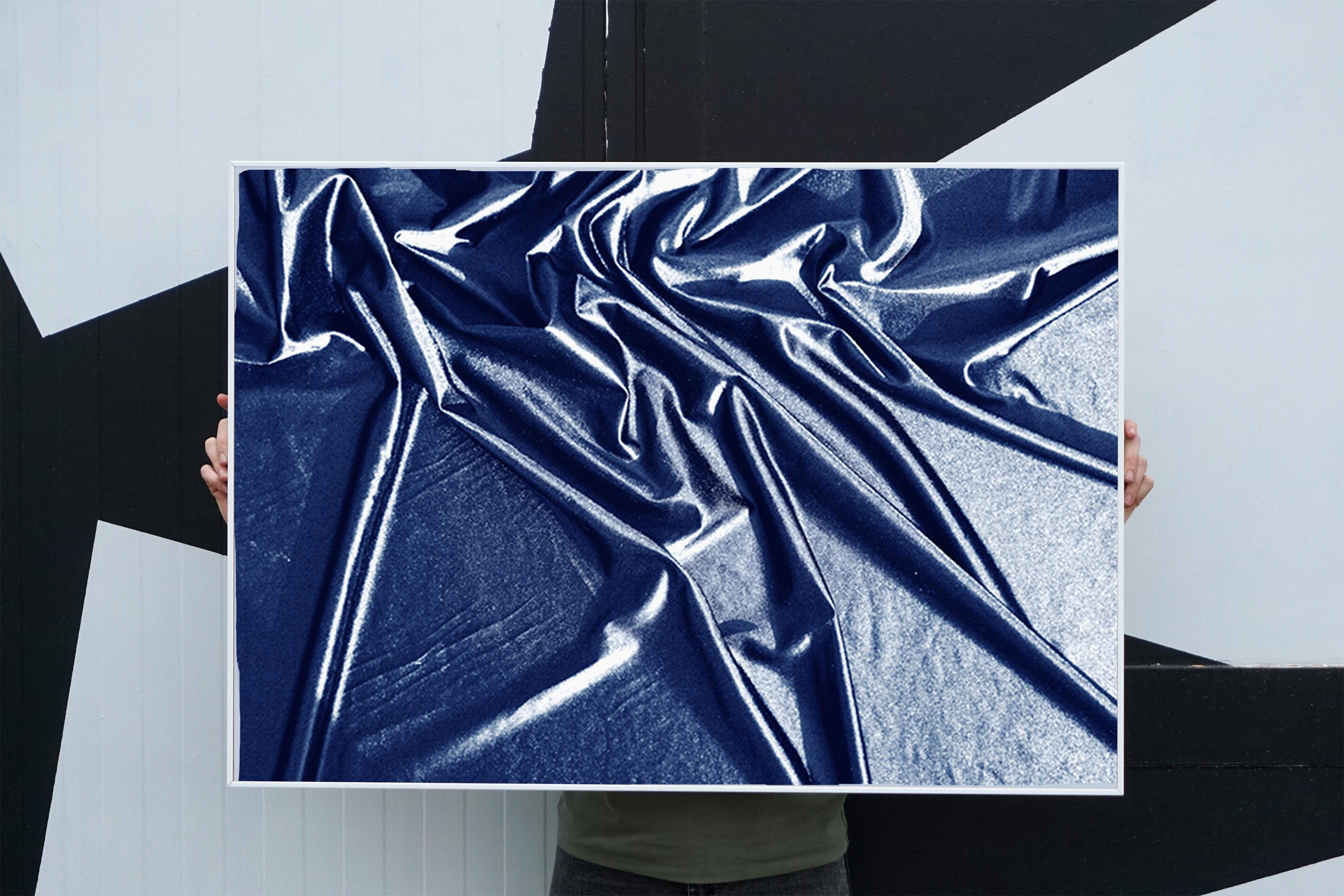 This is an exclusive handprinted limited edition cyanotype.

Details:
+ Title: Nocturnal Hint in Manhattan 
+ Year: 2020
+ Edition Size: 50
+ Stamped and Certificate of Authenticity provided
+ Measurements : 70x100 cm (28x 40 in.), a standard frame