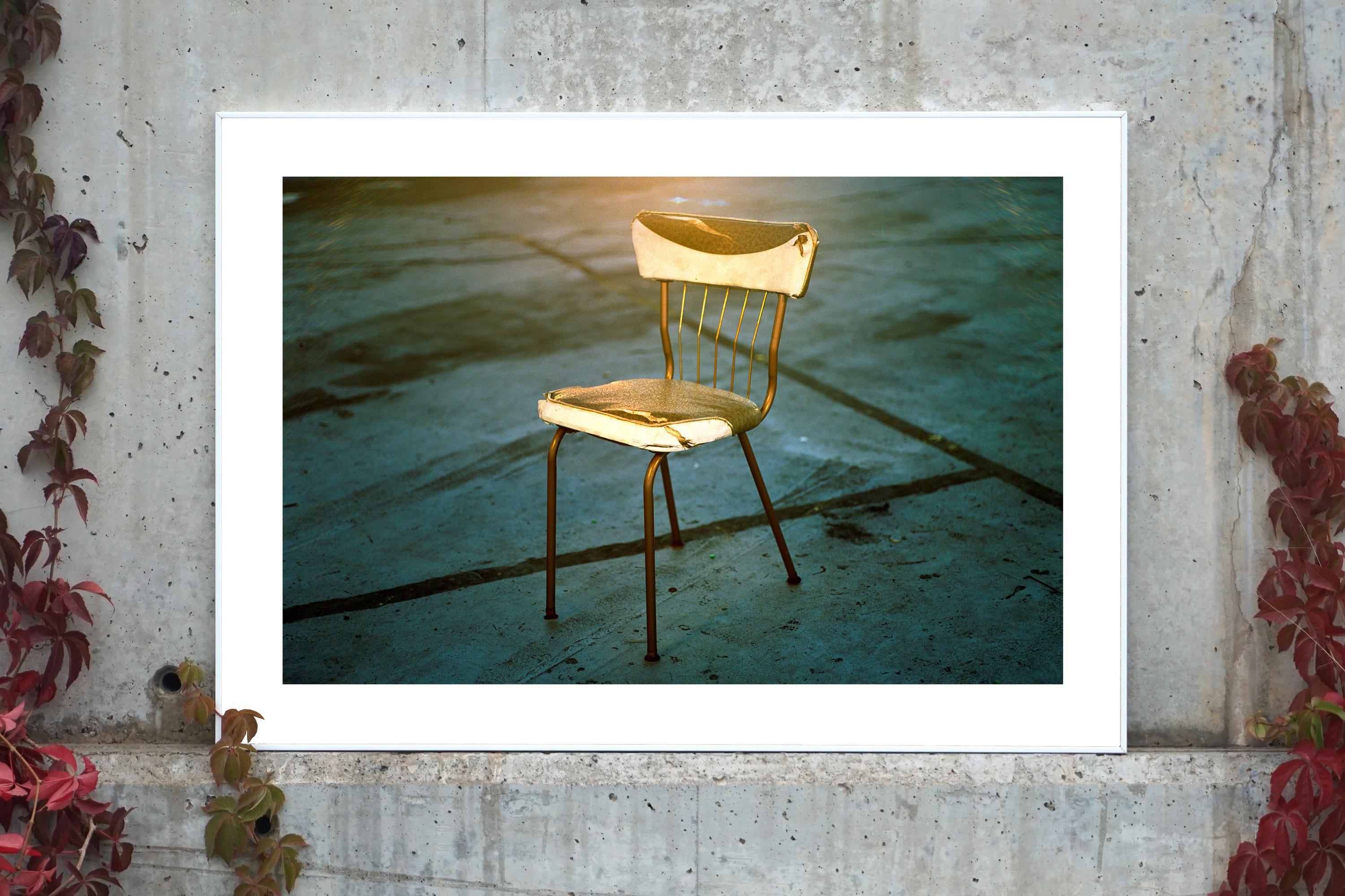 Photo Gicle Print, chaise industrielle ancienne, 100x70cm, photographie, Art élégant en vente 1