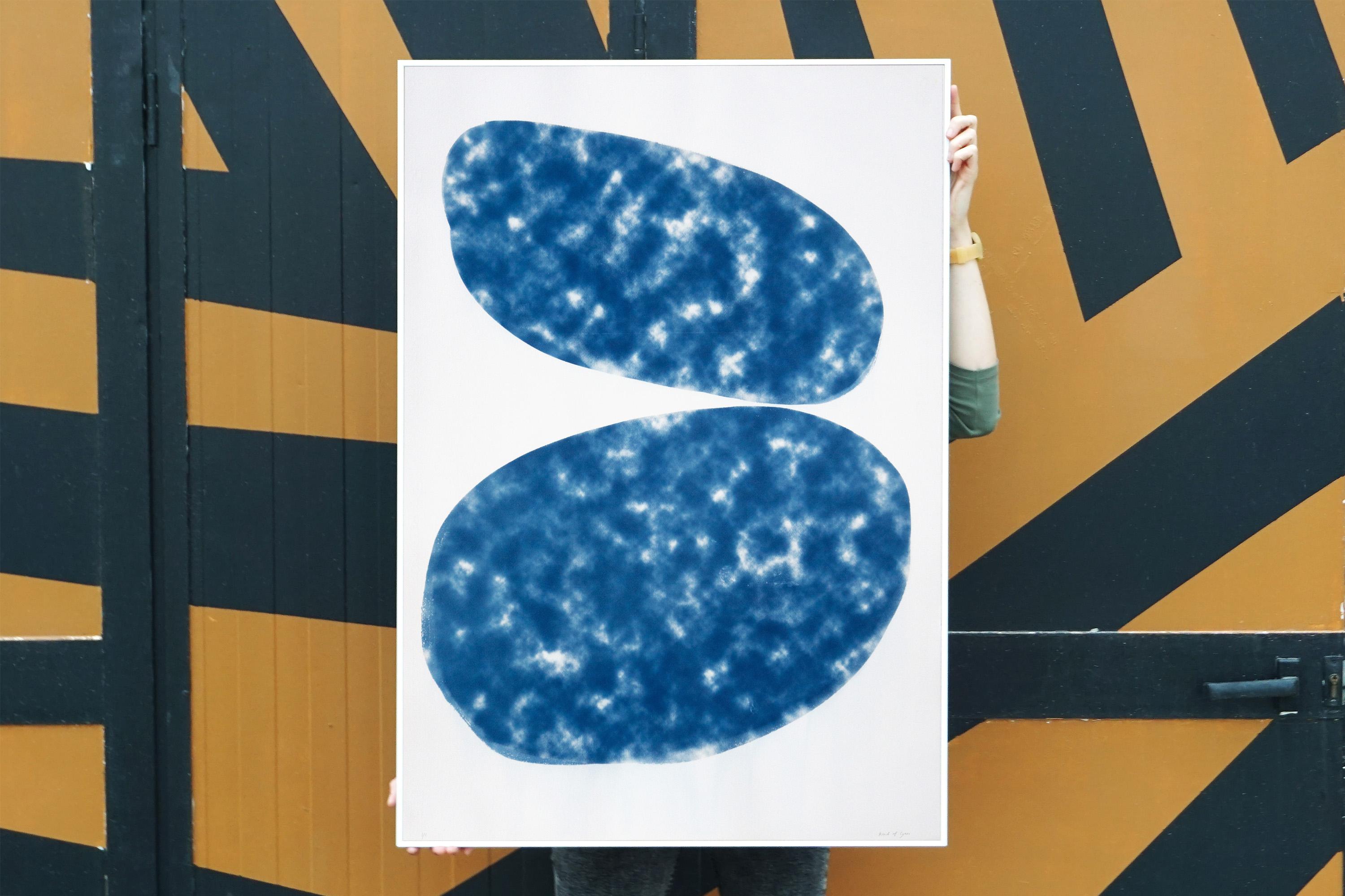 Cloudy Ovals:: Cyanotypie auf Papier 100x70cm:: Classic Blue:: Abstract Geometric 2020 (Geometrische Abstraktion), Photograph, von Kind of Cyan