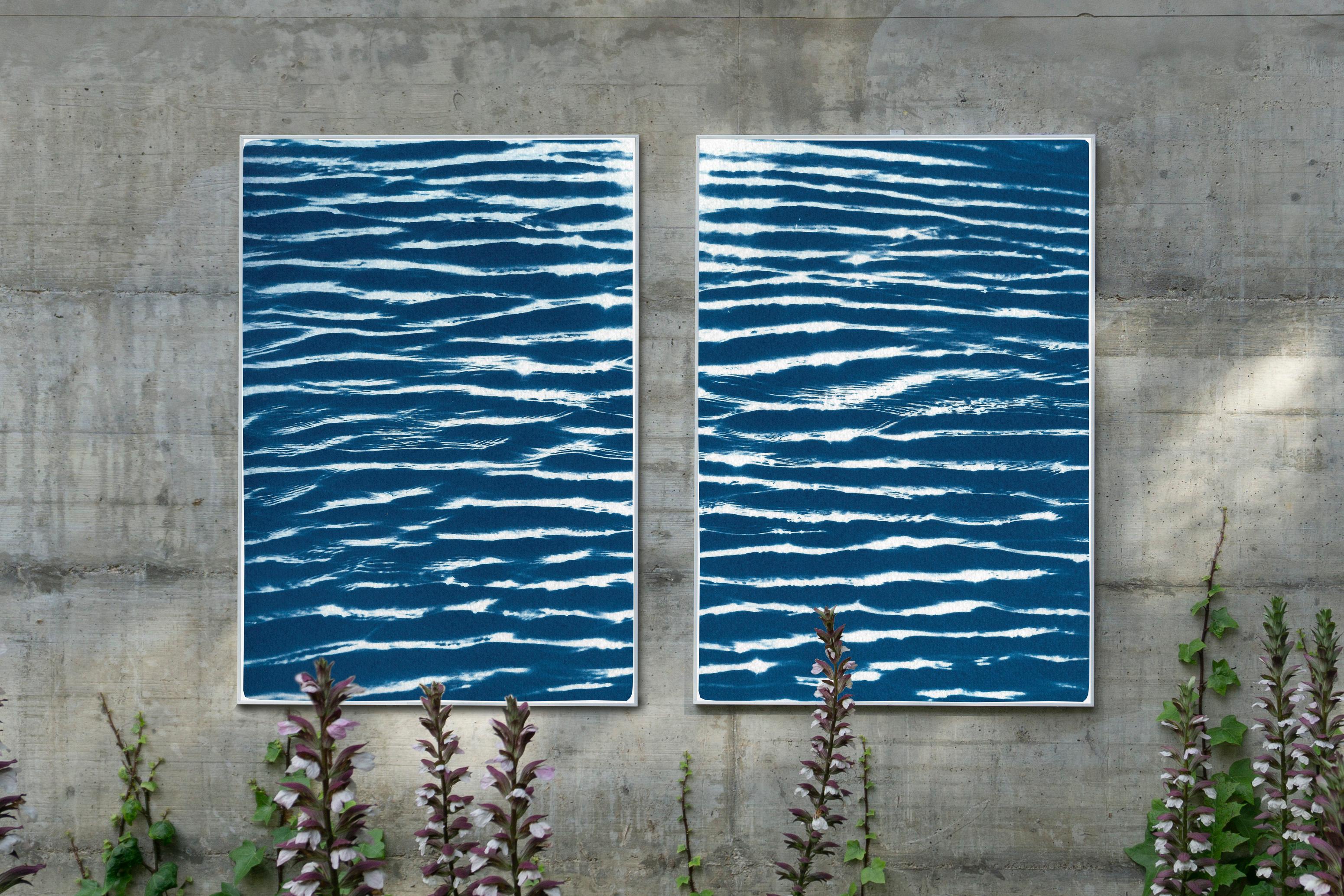 Patterns à l'aquarelle Tranquil, cyanotype contemporain de grande taille sur papier aquarelle - Minimaliste Art par Kind of Cyan